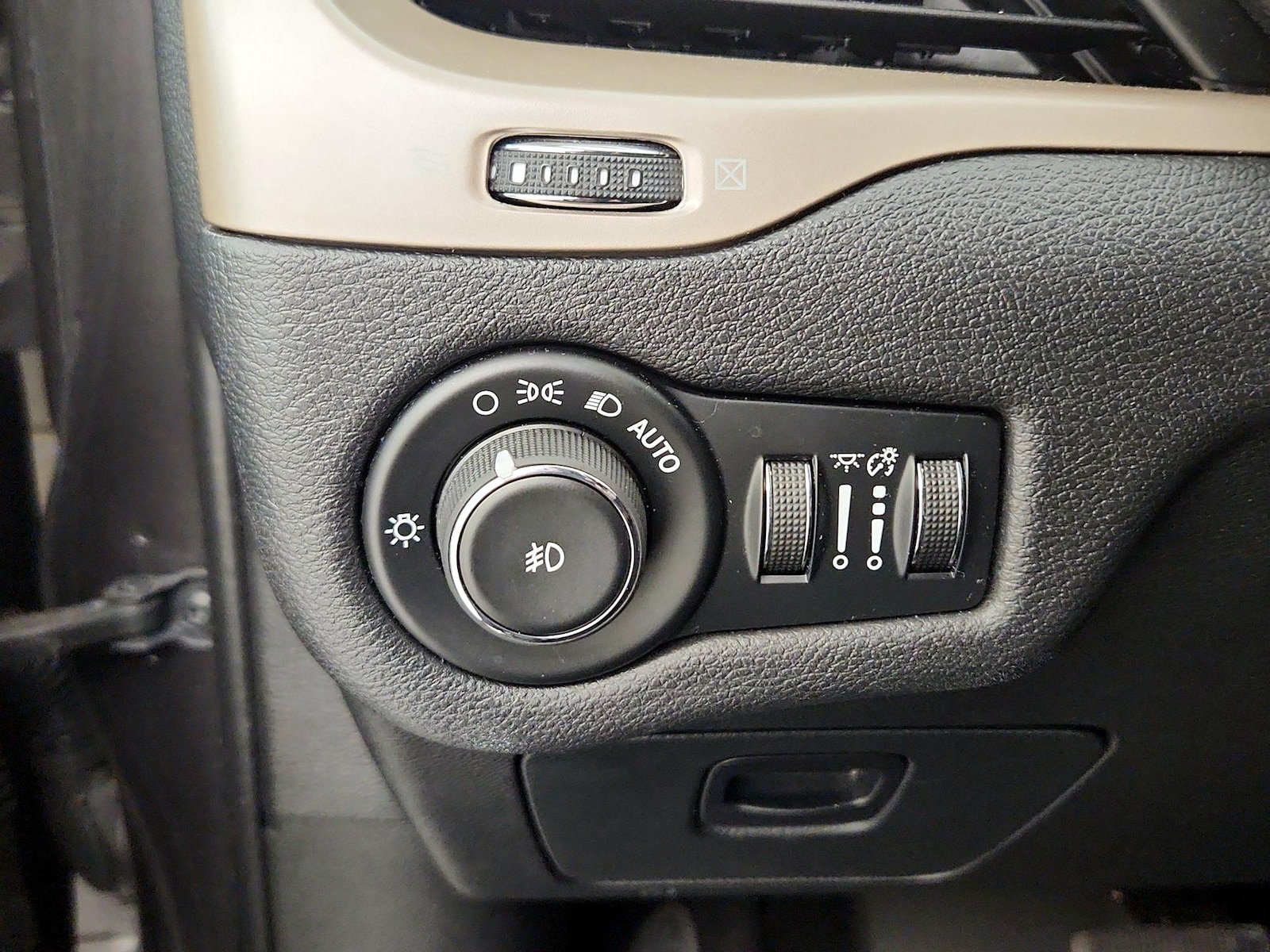 2016 Jeep Cherokee Latitude - Photo 14