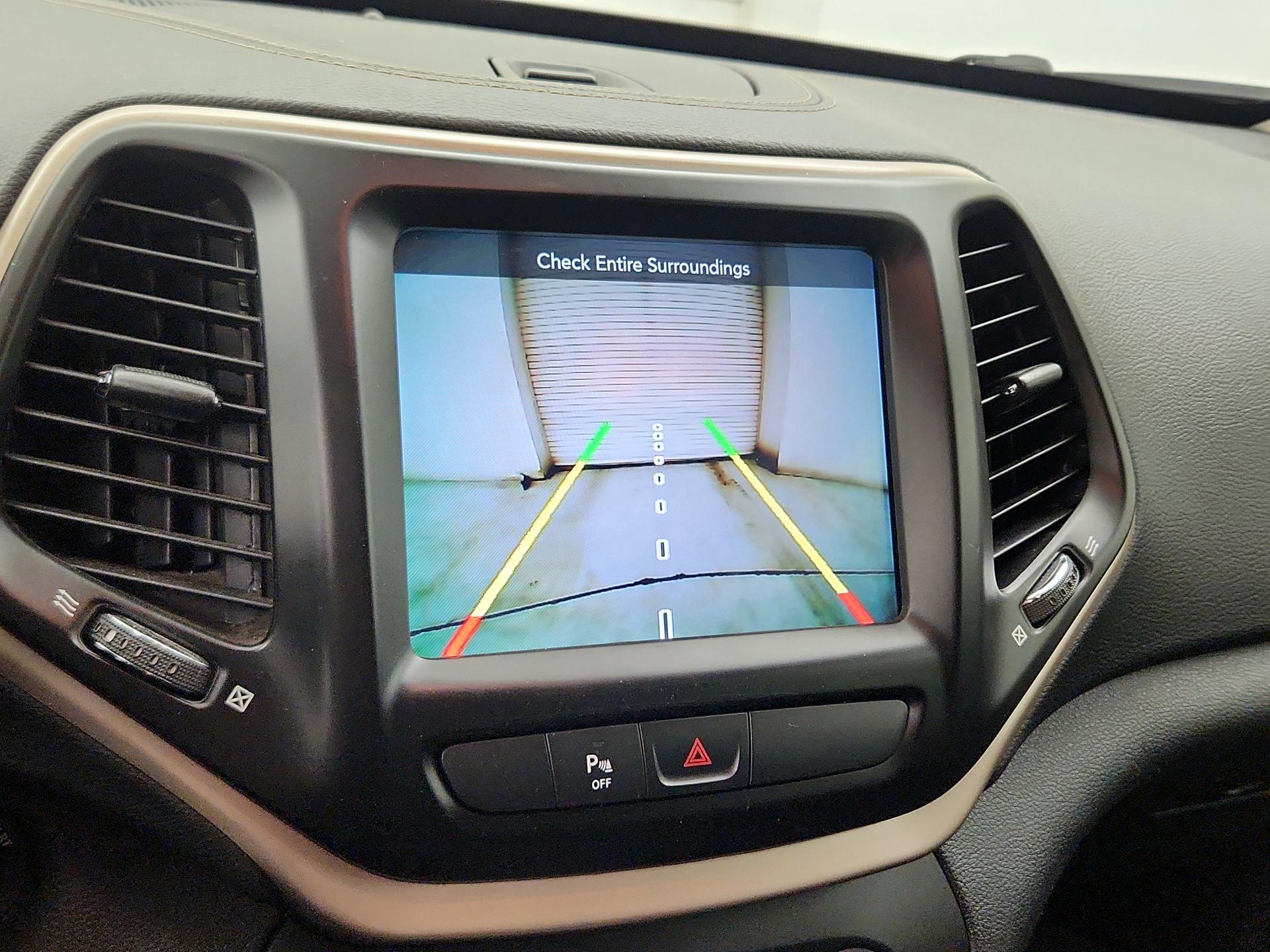 Thumbnail: 2016 Jeep Cherokee - 14