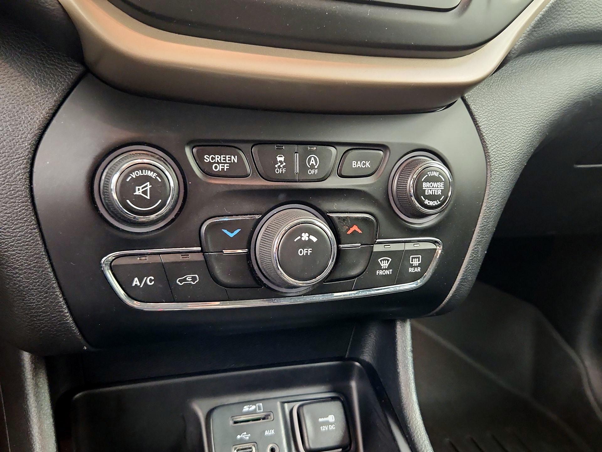 Thumbnail: 2016 Jeep Cherokee - 16