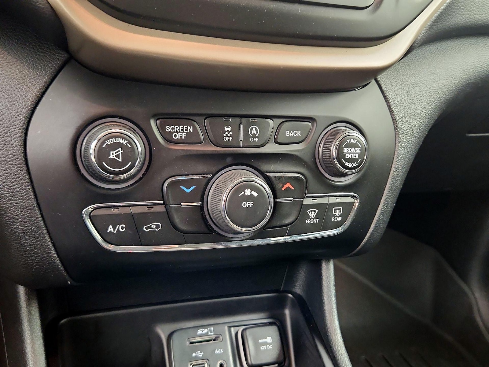 2016 Jeep Cherokee Latitude - Photo 17