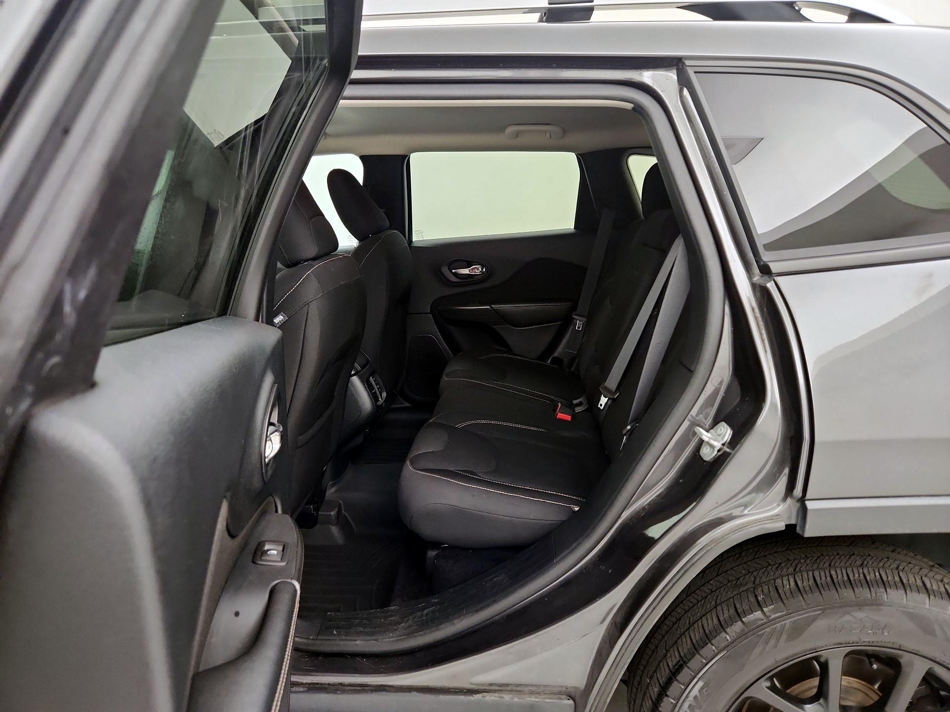 Thumbnail: 2016 Jeep Cherokee - 19
