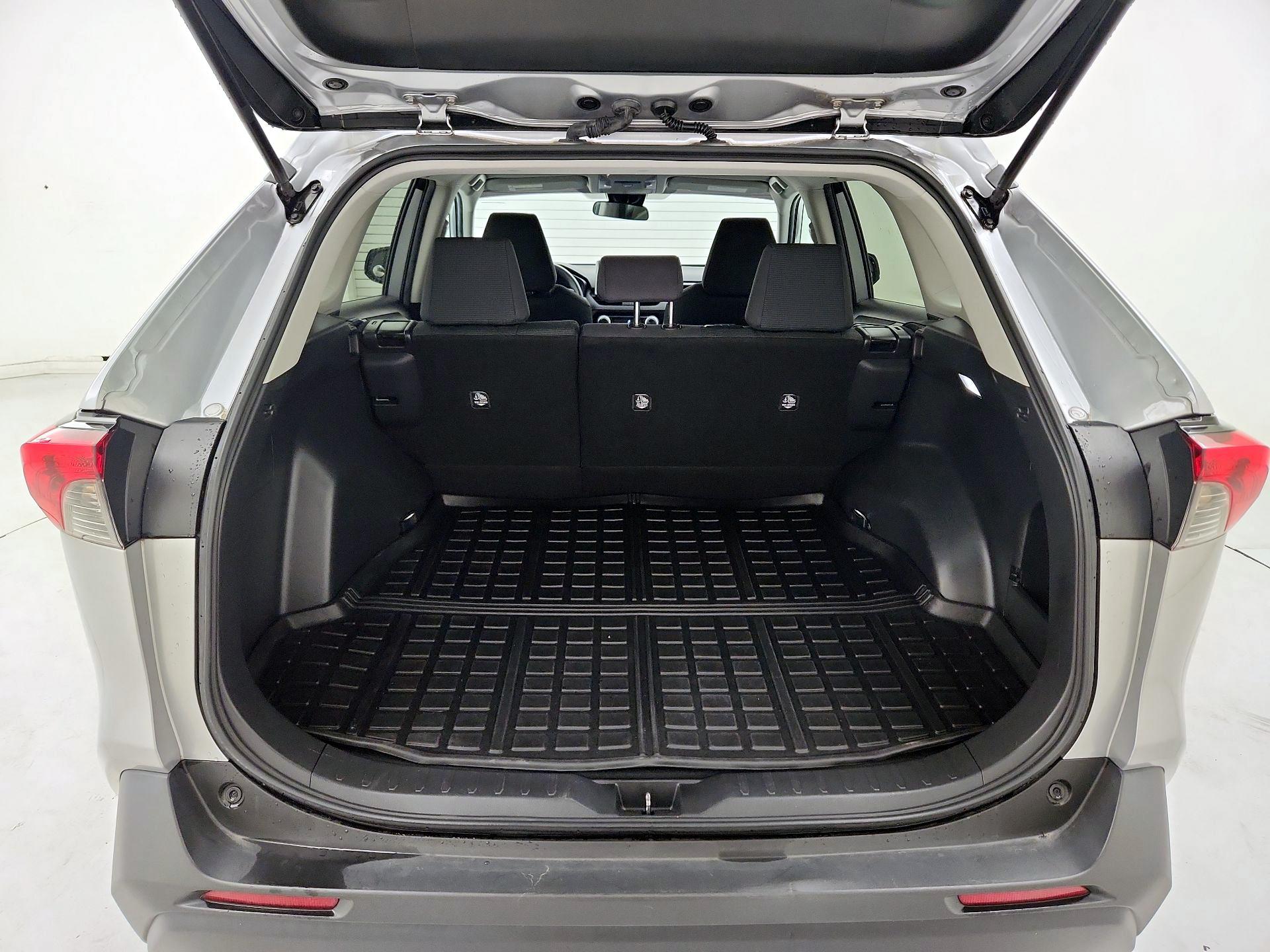 Thumbnail: 2023 Toyota RAV4 - 20