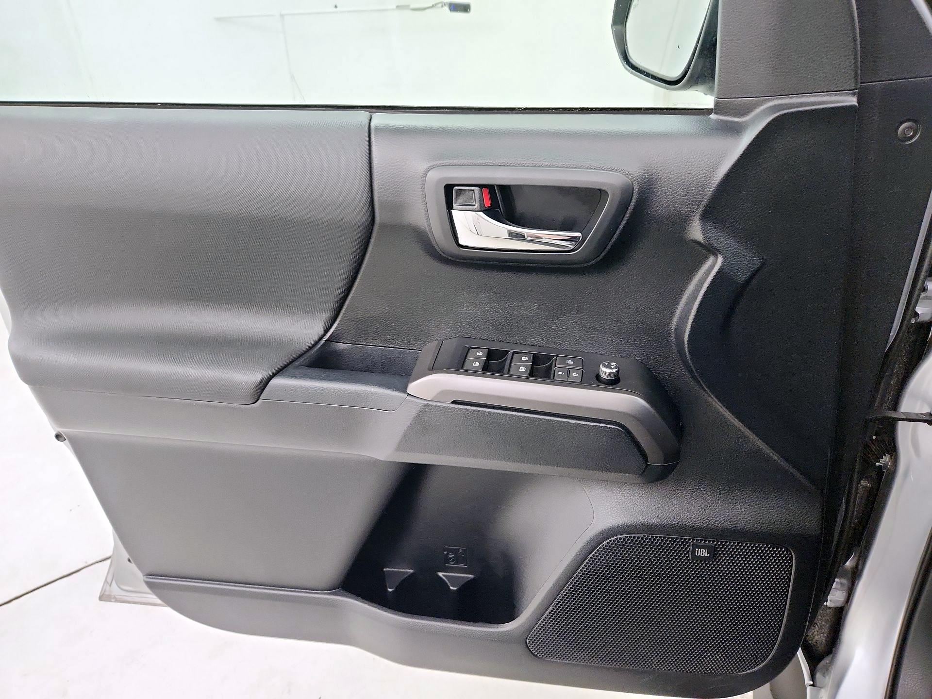 Thumbnail: 2017 Toyota Tacoma - 12