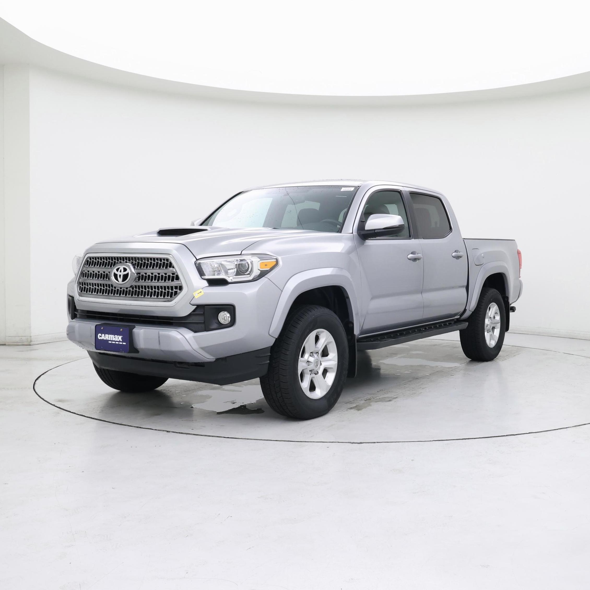 Thumbnail: 2017 Toyota Tacoma - 4
