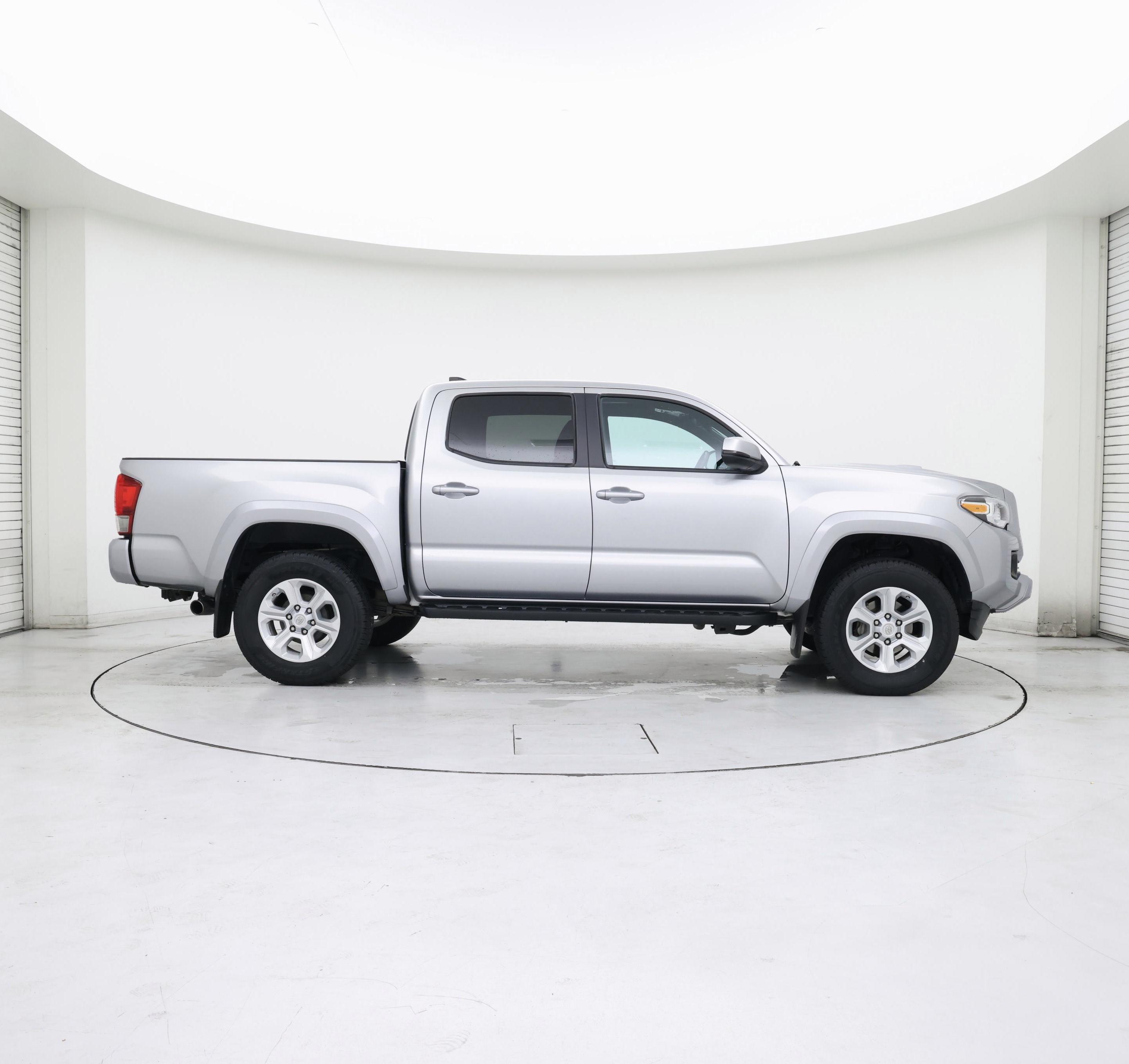 Thumbnail: 2017 Toyota Tacoma - 7