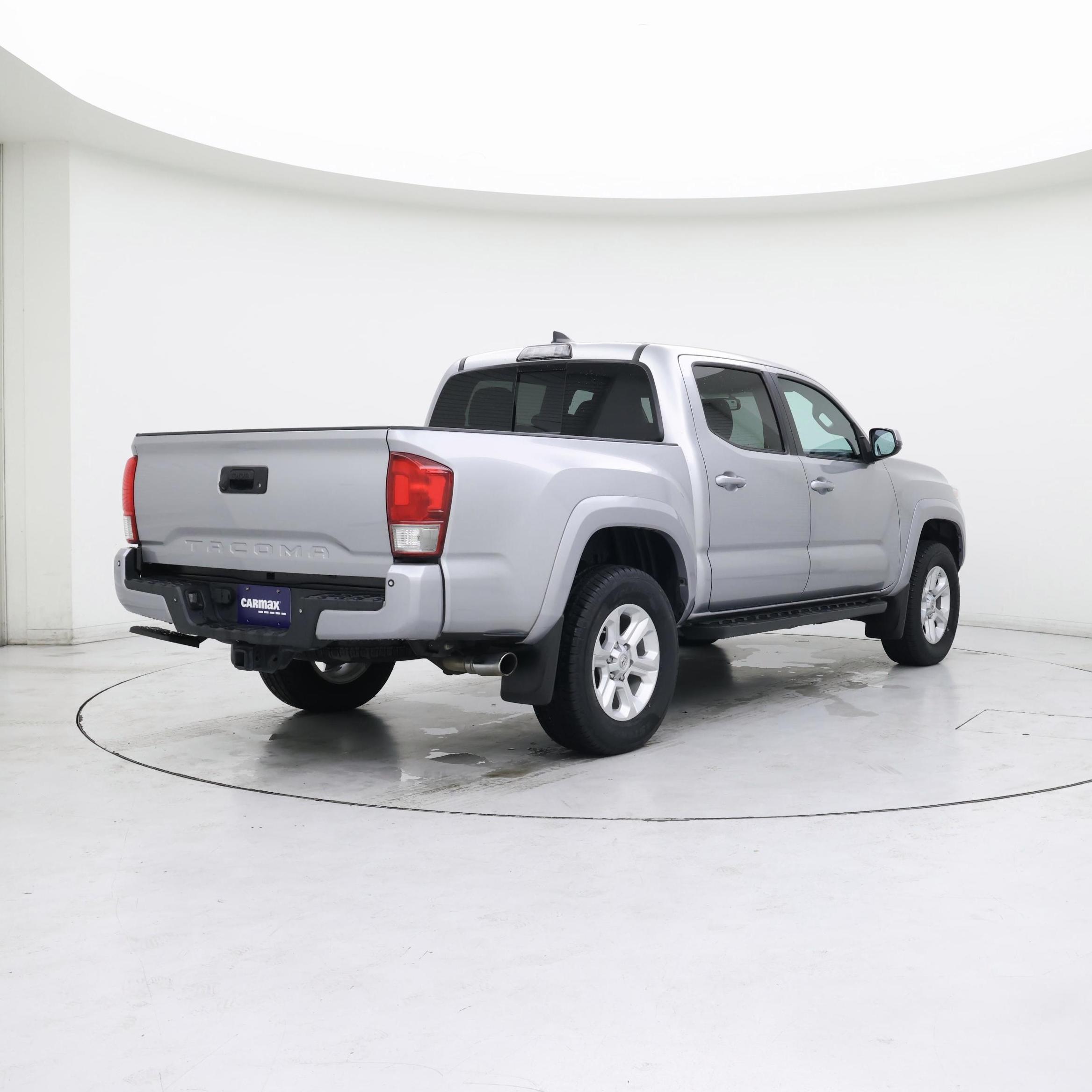 Thumbnail: 2017 Toyota Tacoma - 8