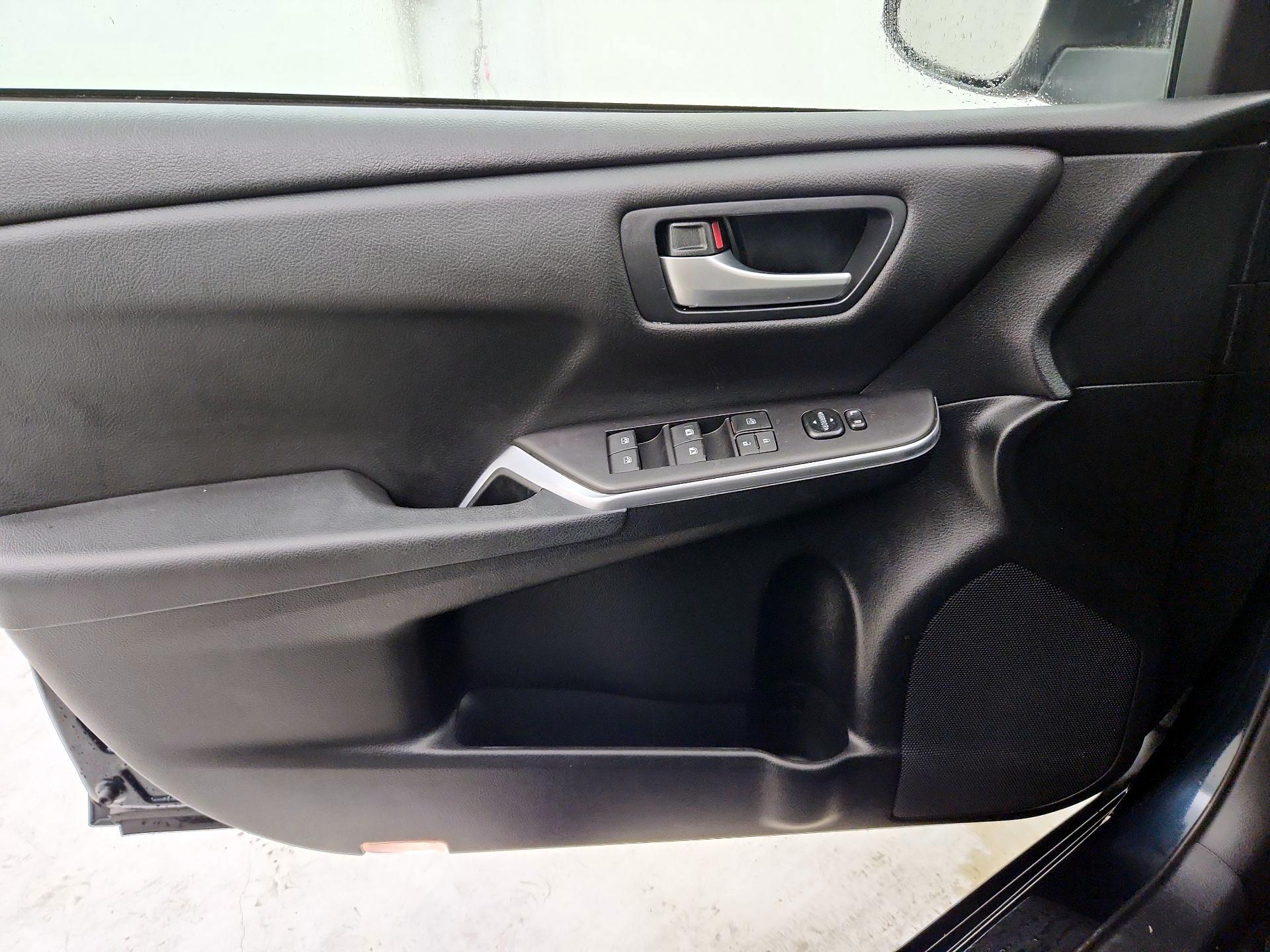 Thumbnail: 2017 Toyota Camry - 12