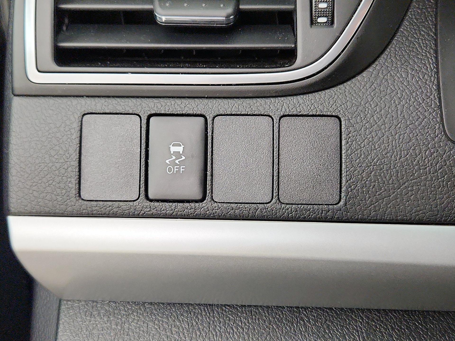 Thumbnail: 2017 Toyota Camry - 13