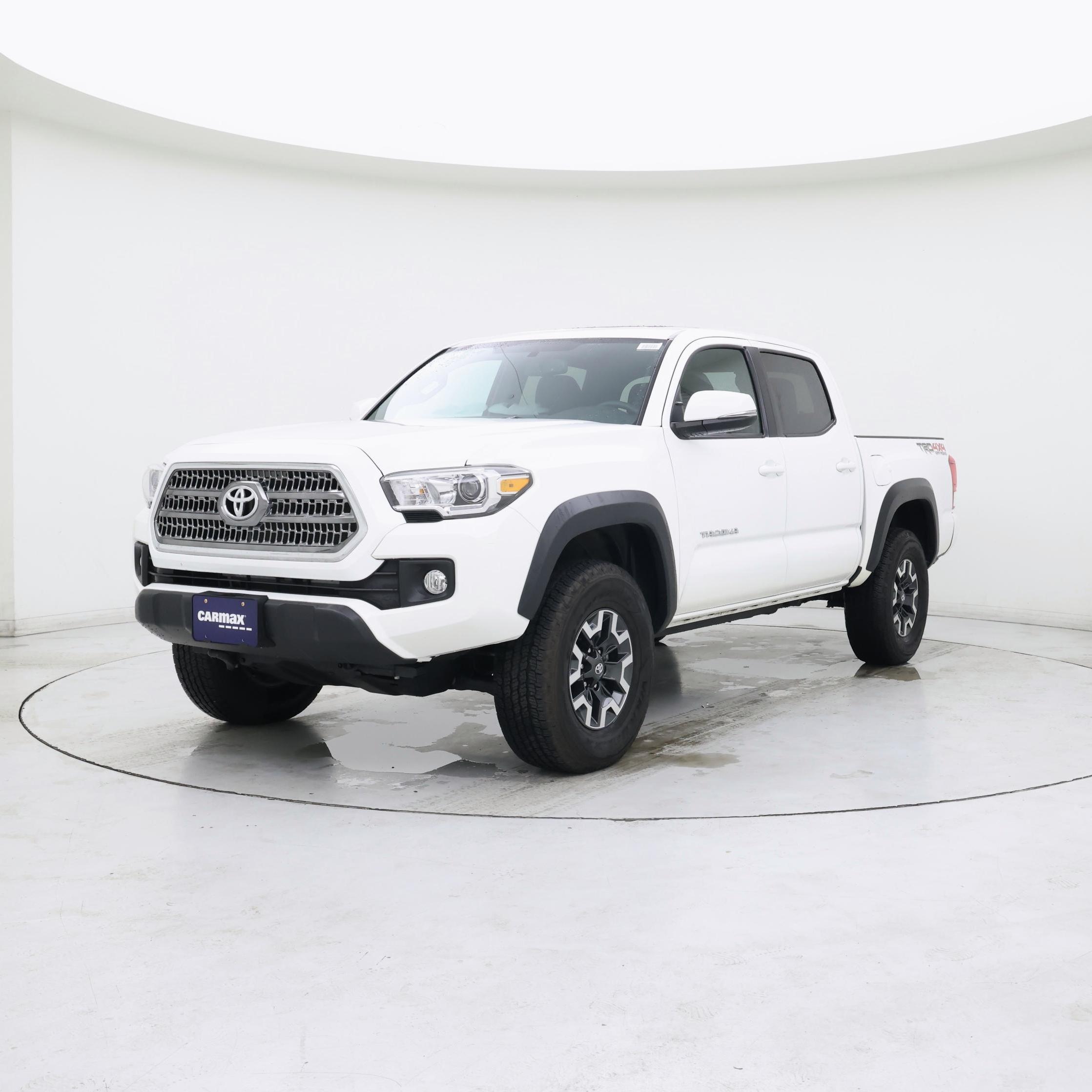 Thumbnail: 2017 Toyota Tacoma - 4
