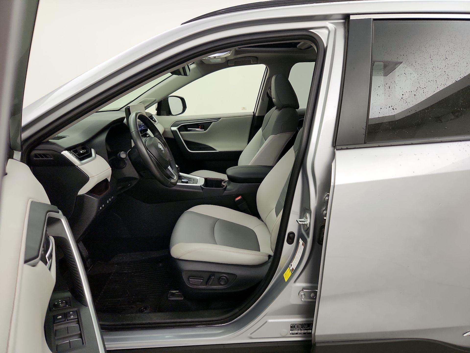 Thumbnail: 2024 Toyota RAV4 - 11