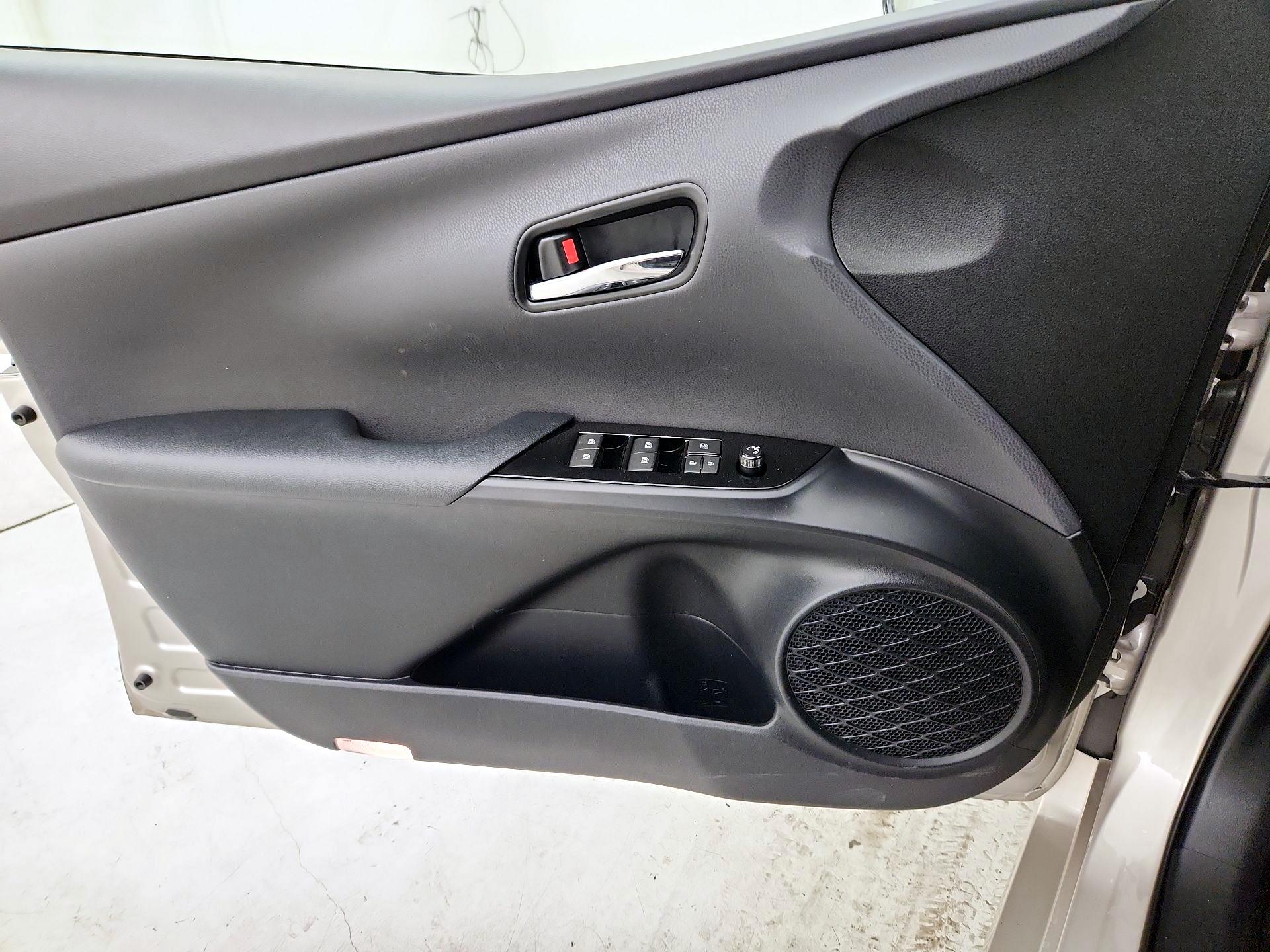 Thumbnail: 2017 Toyota Prius Prime - 12