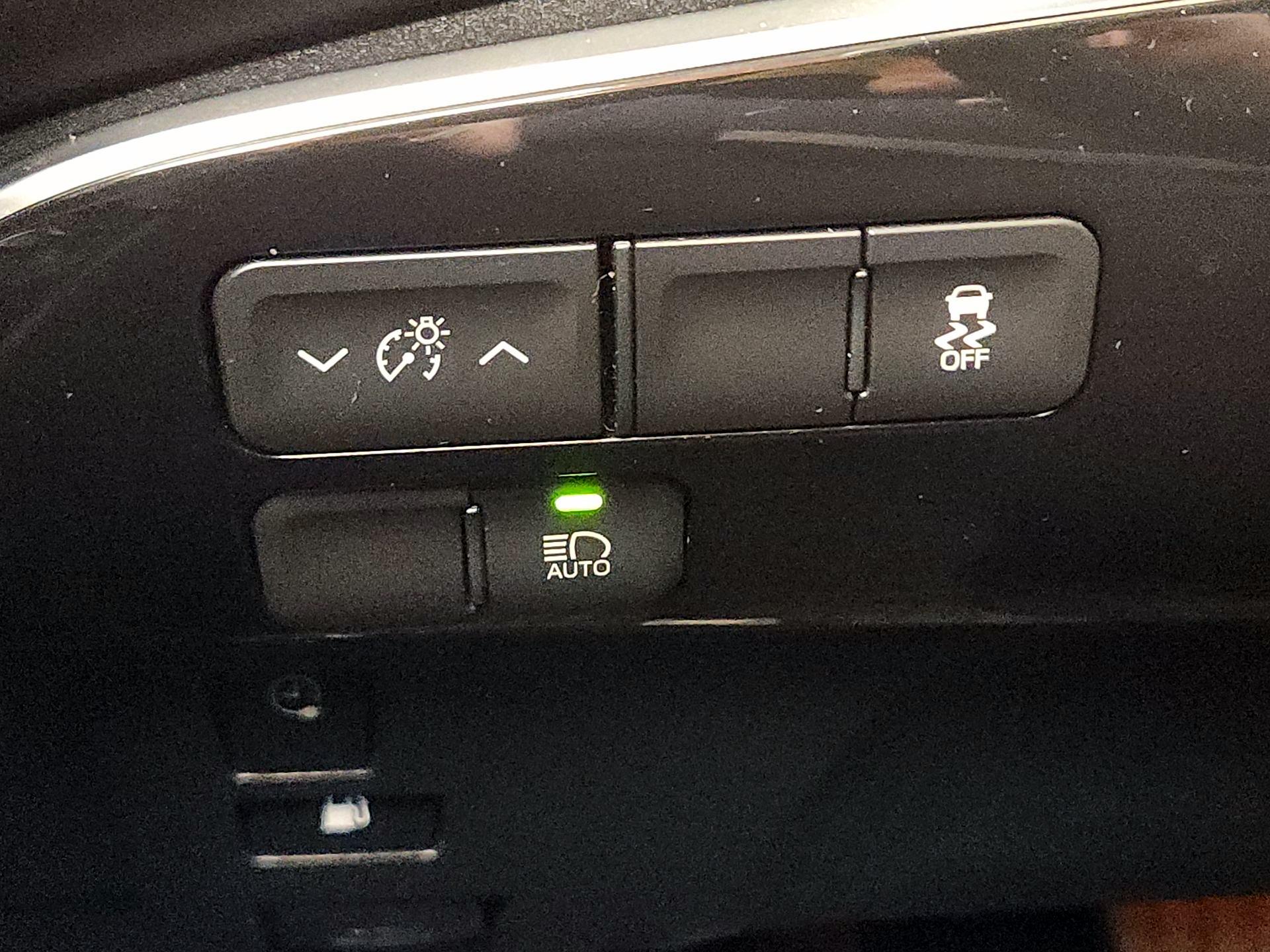 Thumbnail: 2017 Toyota Prius Prime - 13