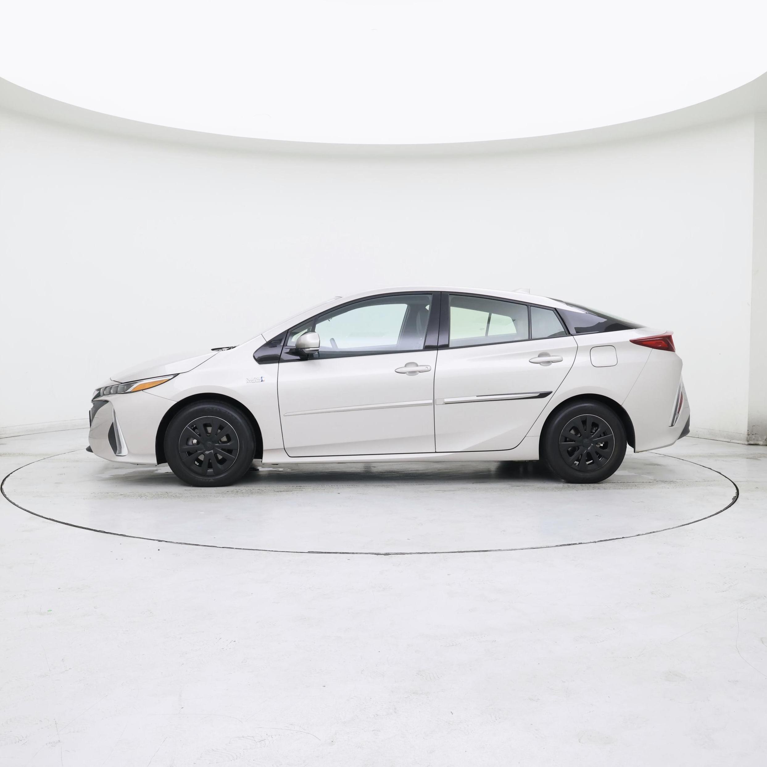 Thumbnail: 2017 Toyota Prius Prime - 3