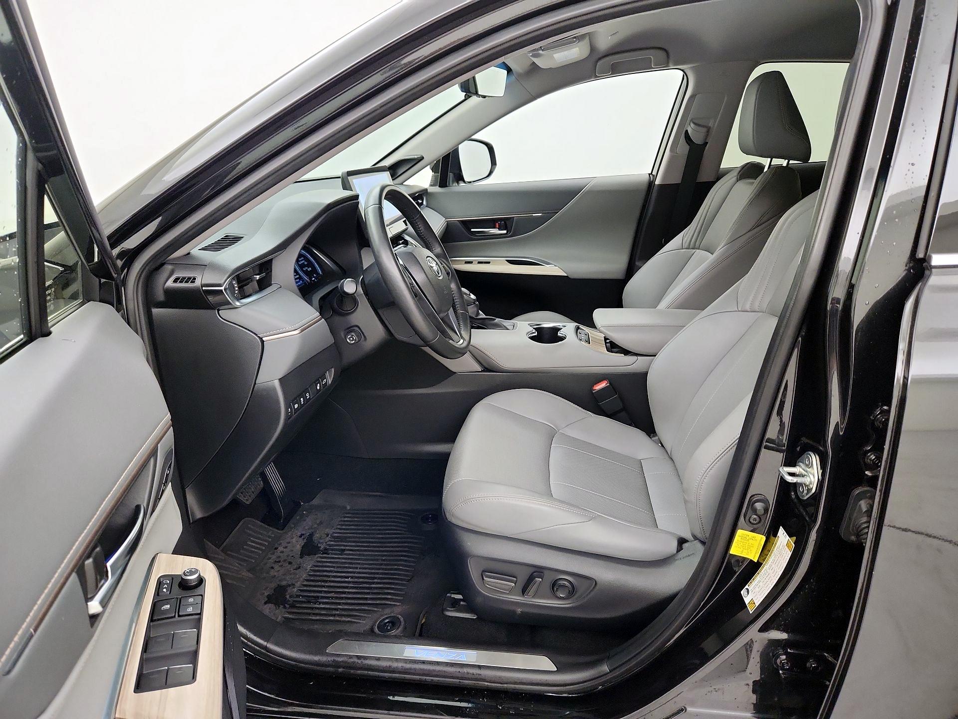 Thumbnail: 2023 Toyota Venza - 11