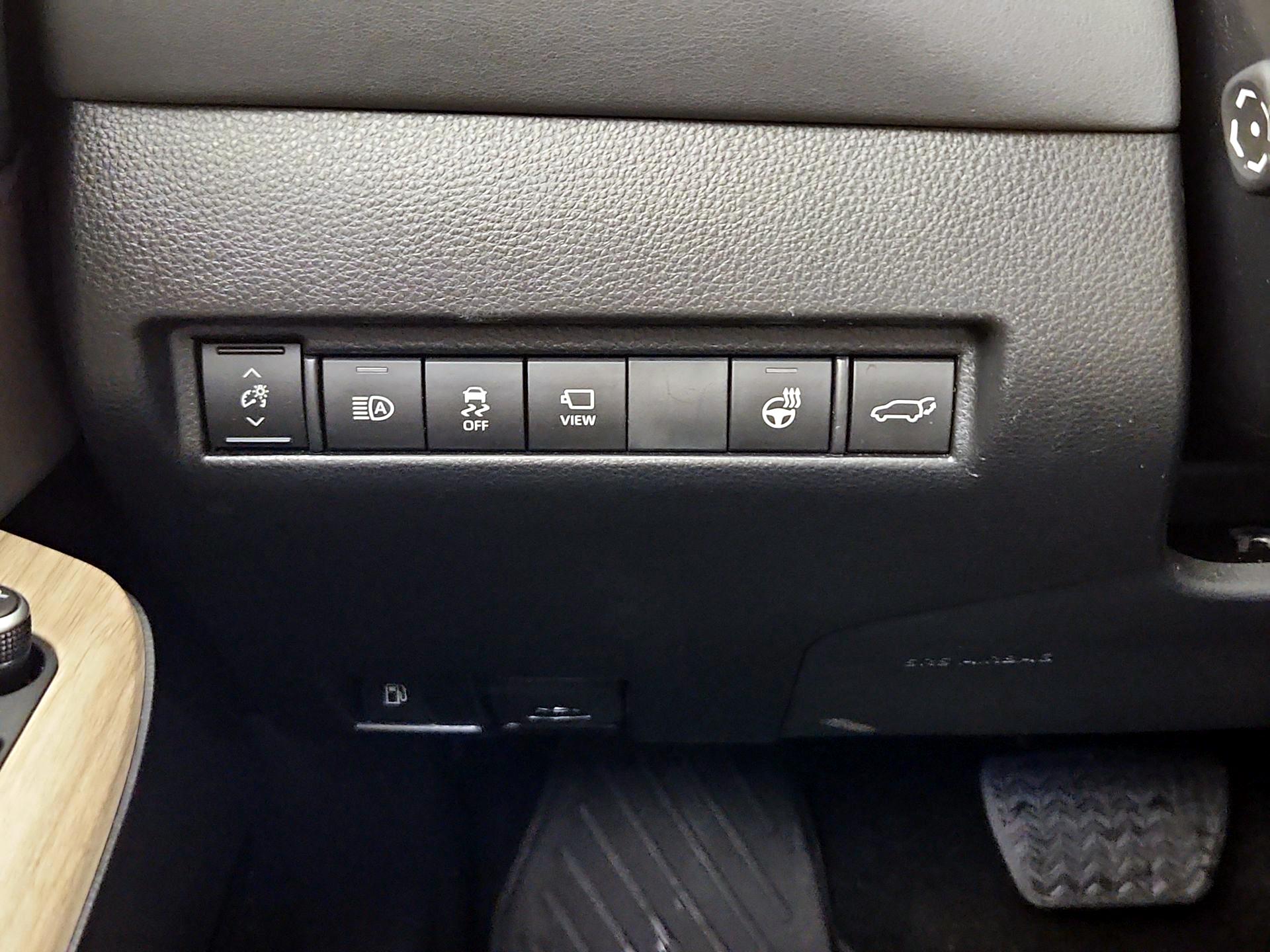 Thumbnail: 2023 Toyota Venza - 13