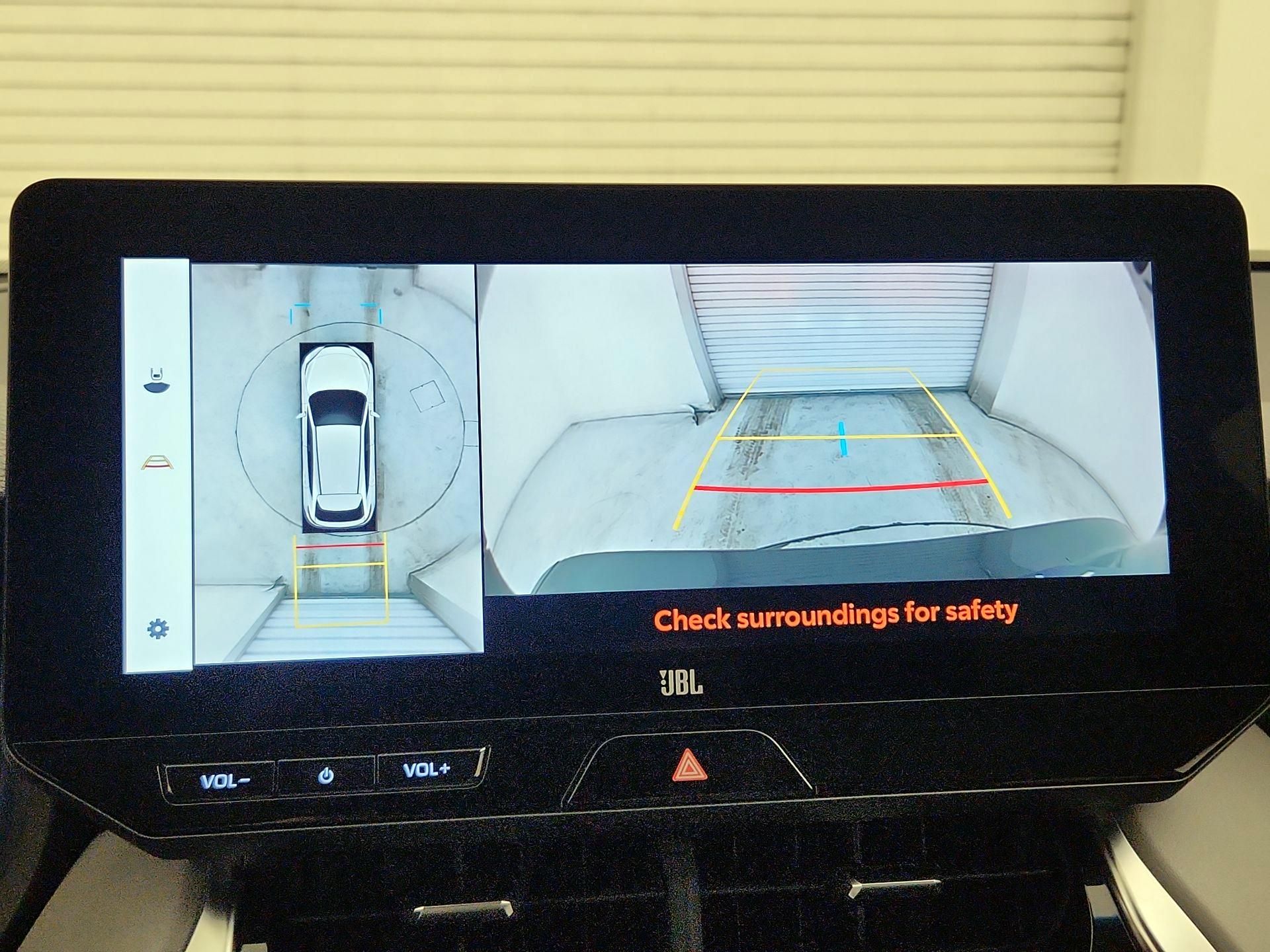 Thumbnail: 2023 Toyota Venza - 15