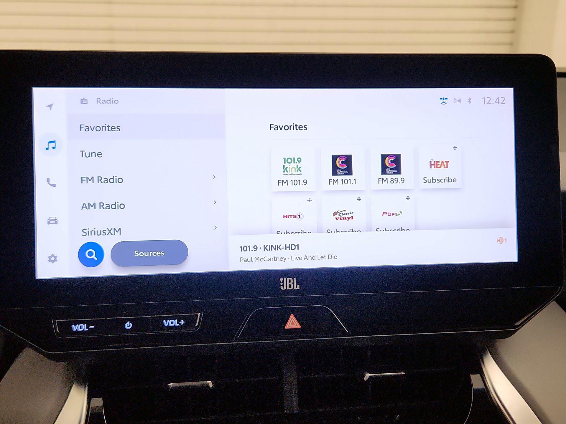 Thumbnail: 2023 Toyota Venza - 16