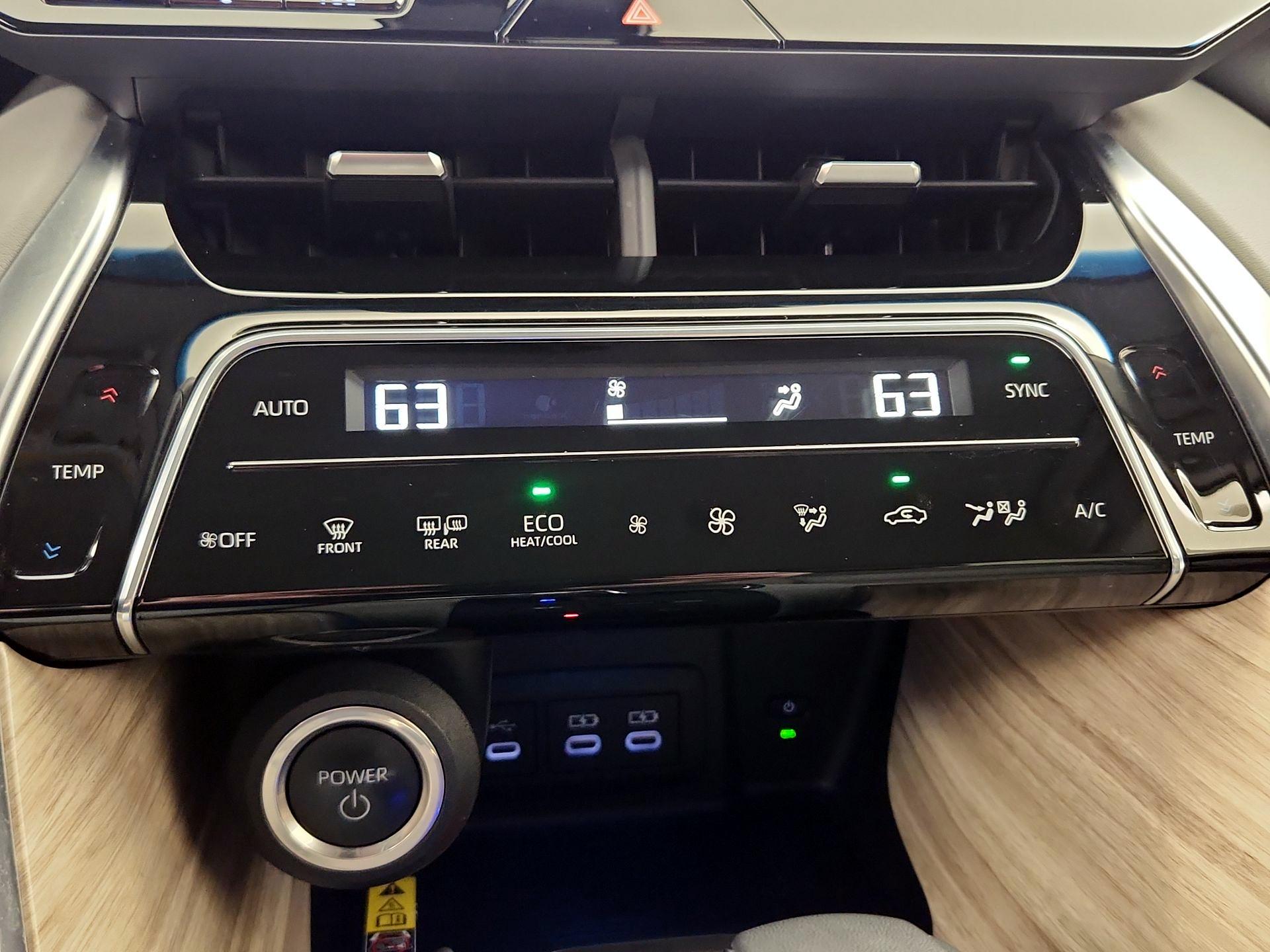 Thumbnail: 2023 Toyota Venza - 17