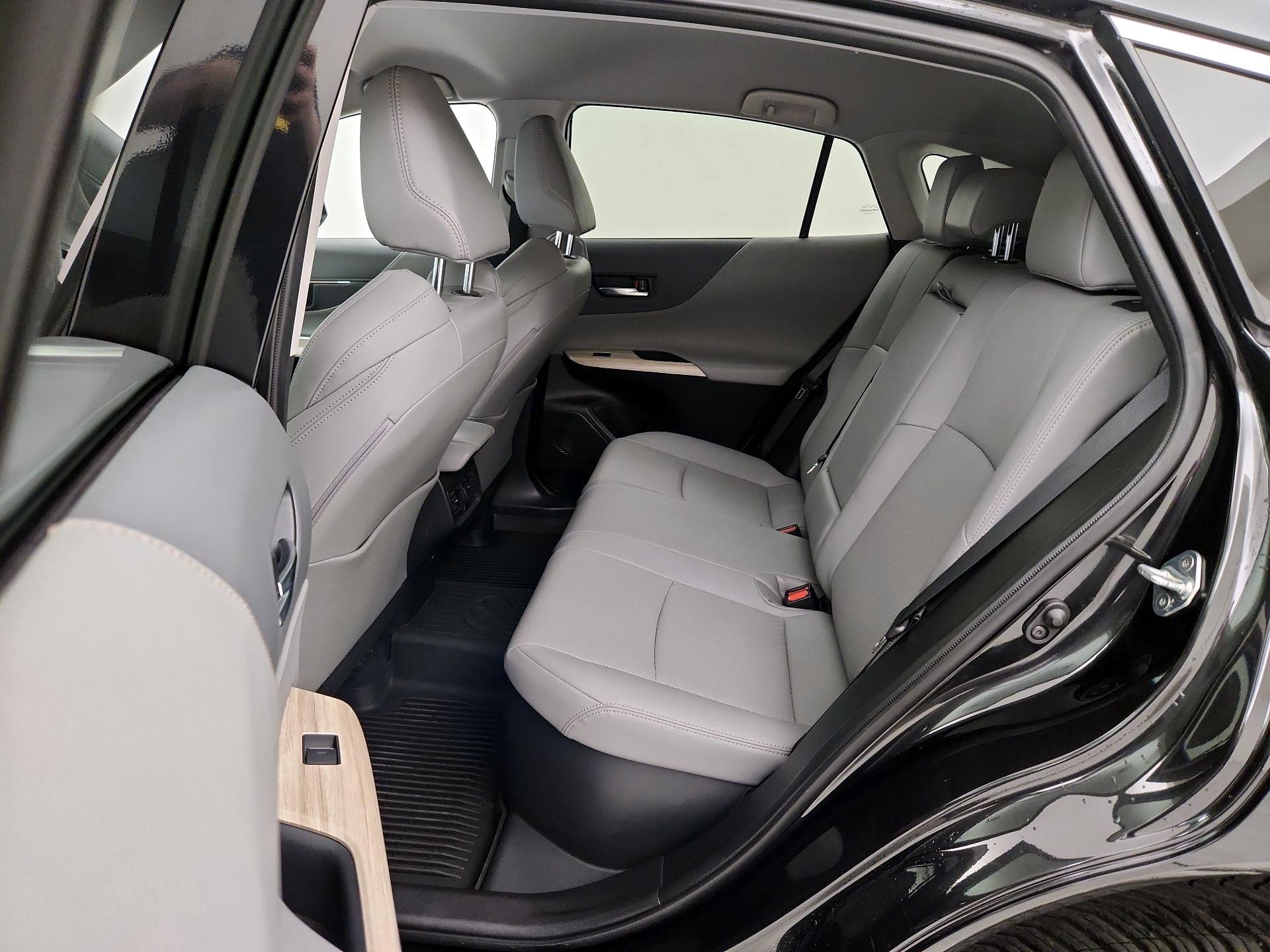 Thumbnail: 2023 Toyota Venza - 20