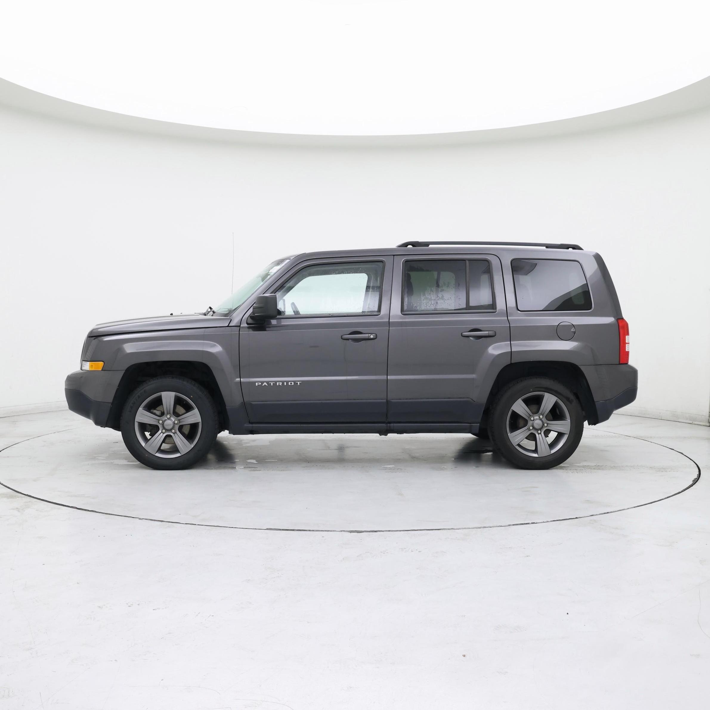 Thumbnail: 2015 Jeep Patriot - 3