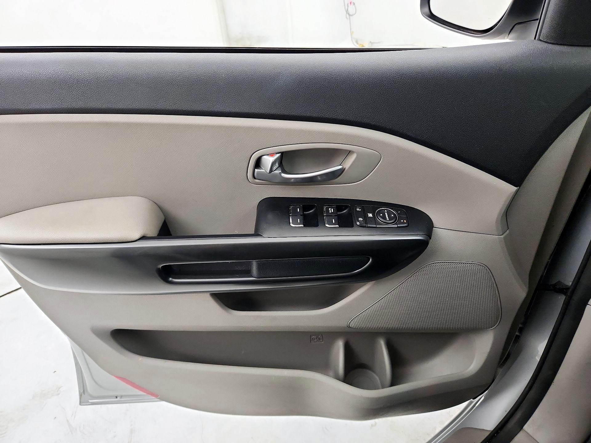 Thumbnail: 2019 Kia Sedona - 12
