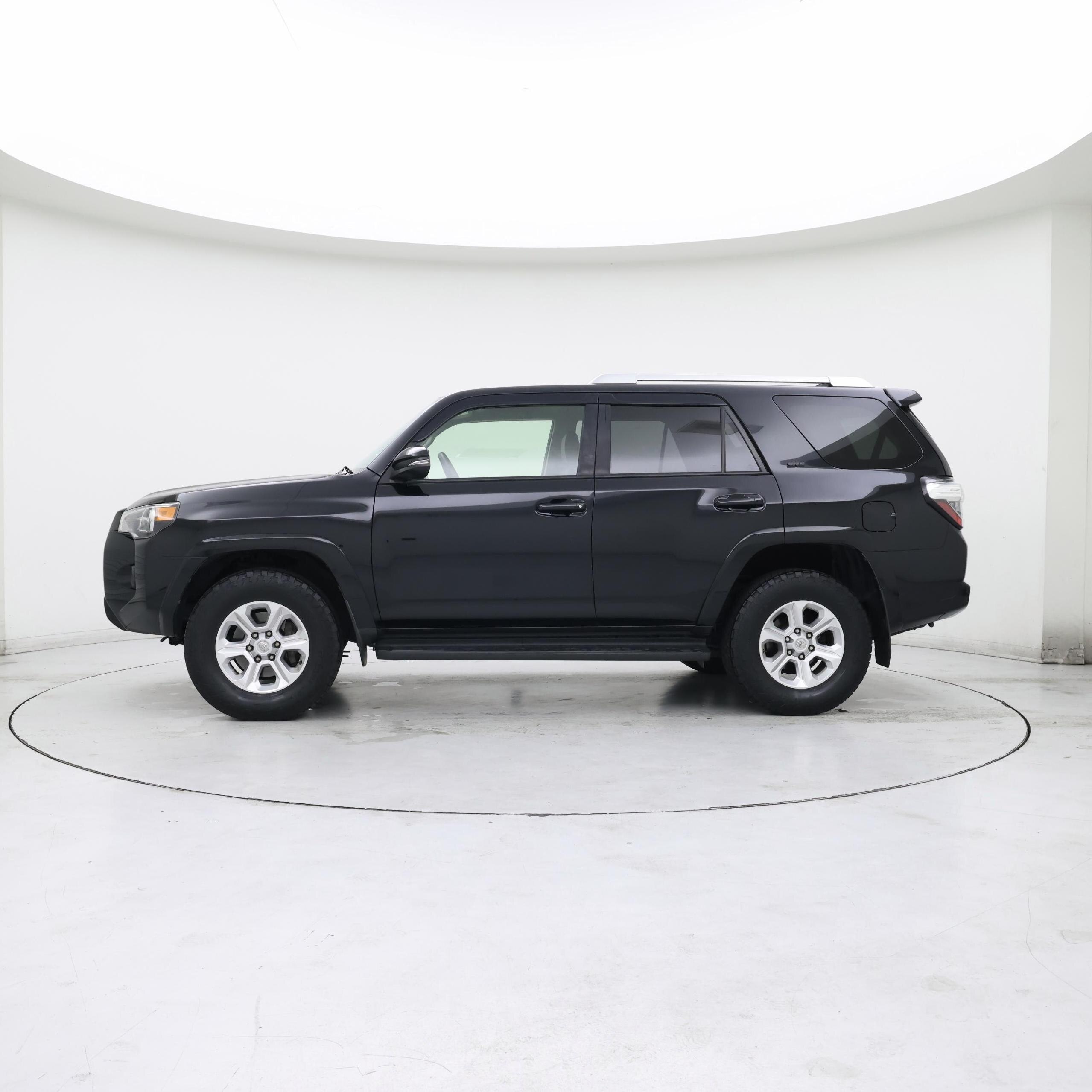 Thumbnail: 2017 Toyota 4Runner - 3