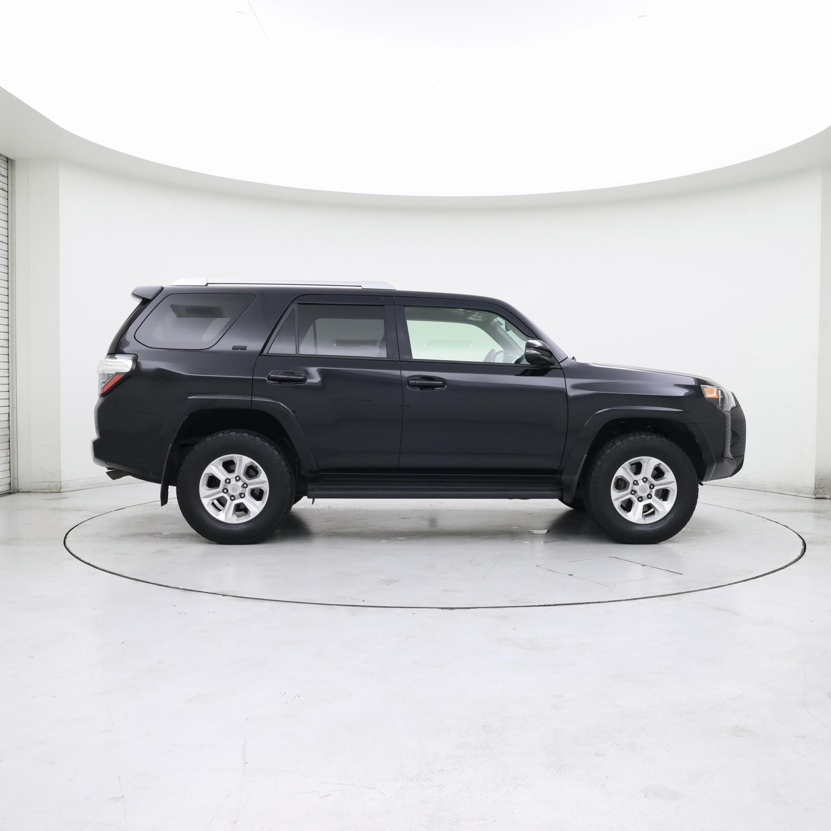 Thumbnail: 2017 Toyota 4Runner - 7