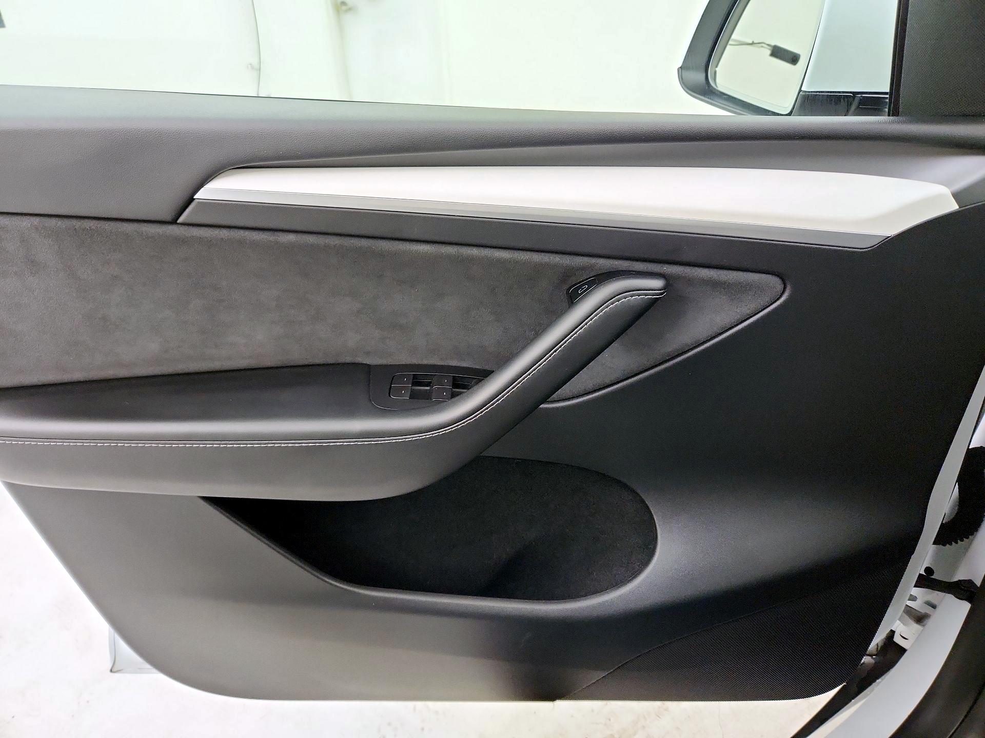 Thumbnail: 2023 Tesla Model Y - 12