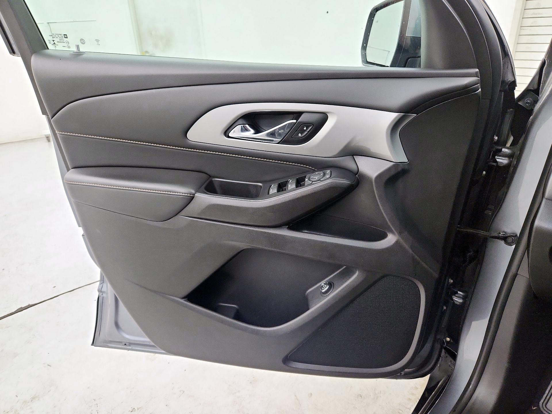 Thumbnail: 2021 Chevrolet Traverse - 12