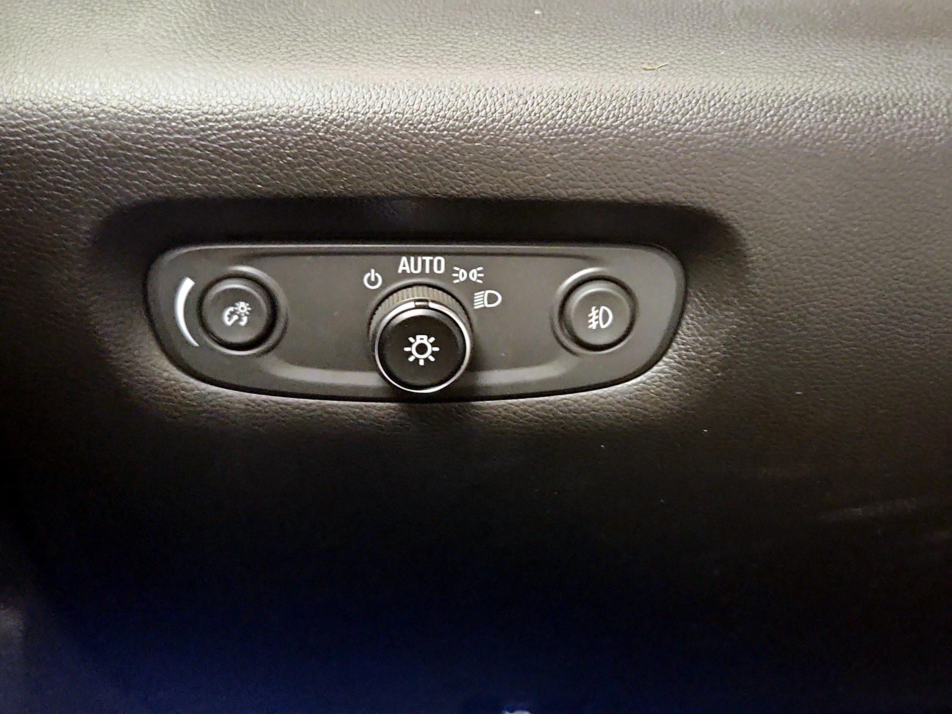 Thumbnail: 2021 Chevrolet Traverse - 13