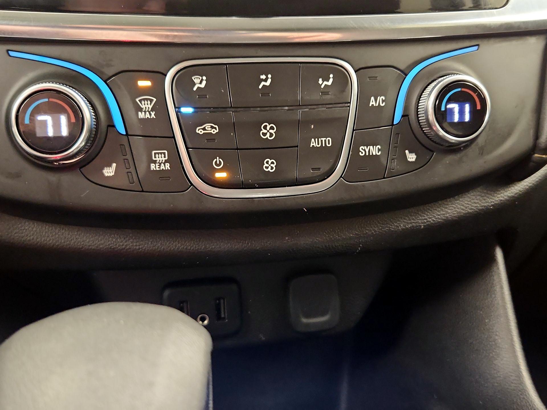 Thumbnail: 2021 Chevrolet Traverse - 16