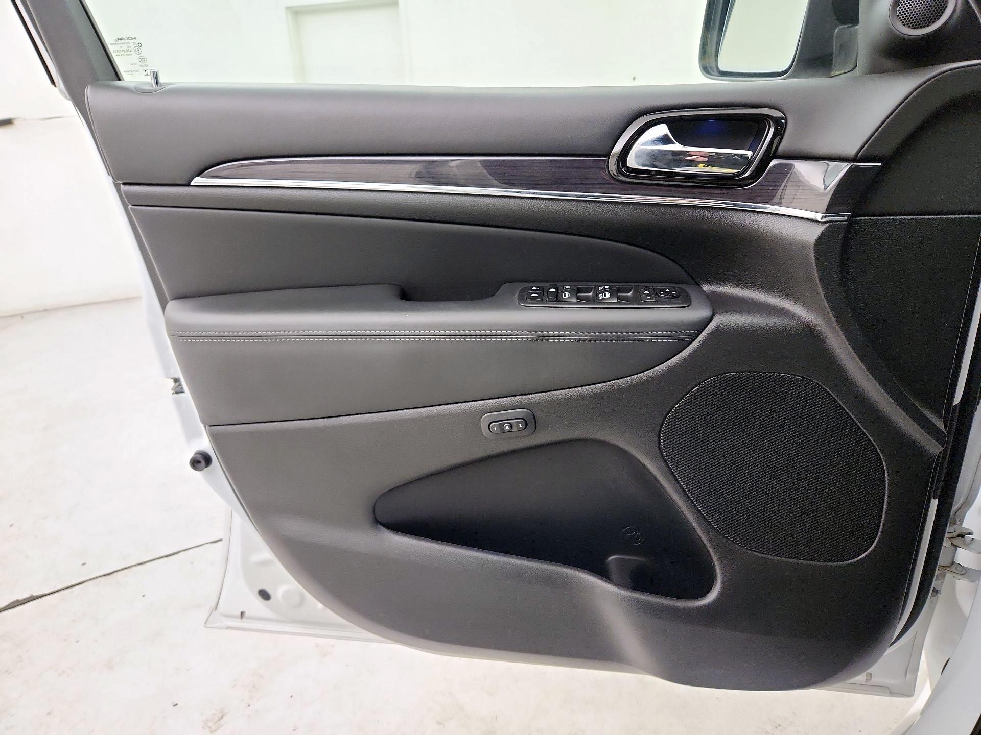 Thumbnail: 2020 Jeep Grand Cherokee - 12