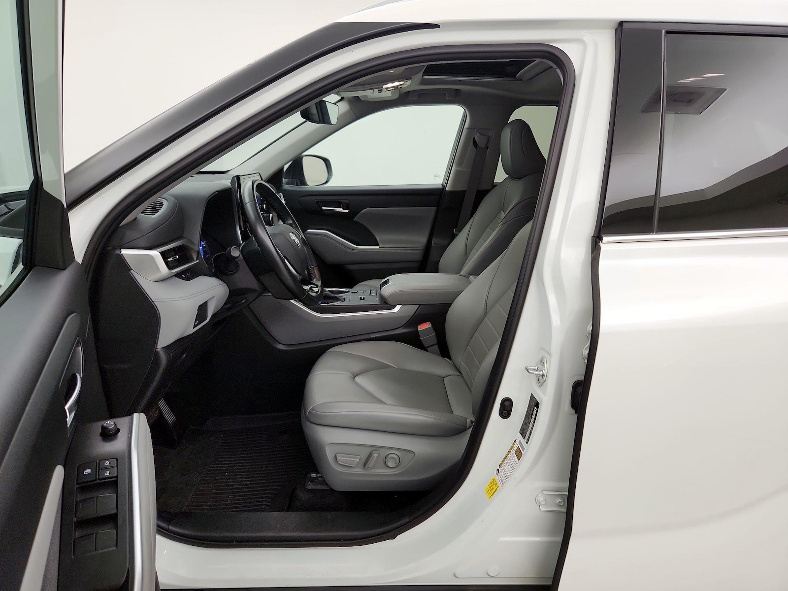 2021 Toyota Highlander XLE - Photo 12