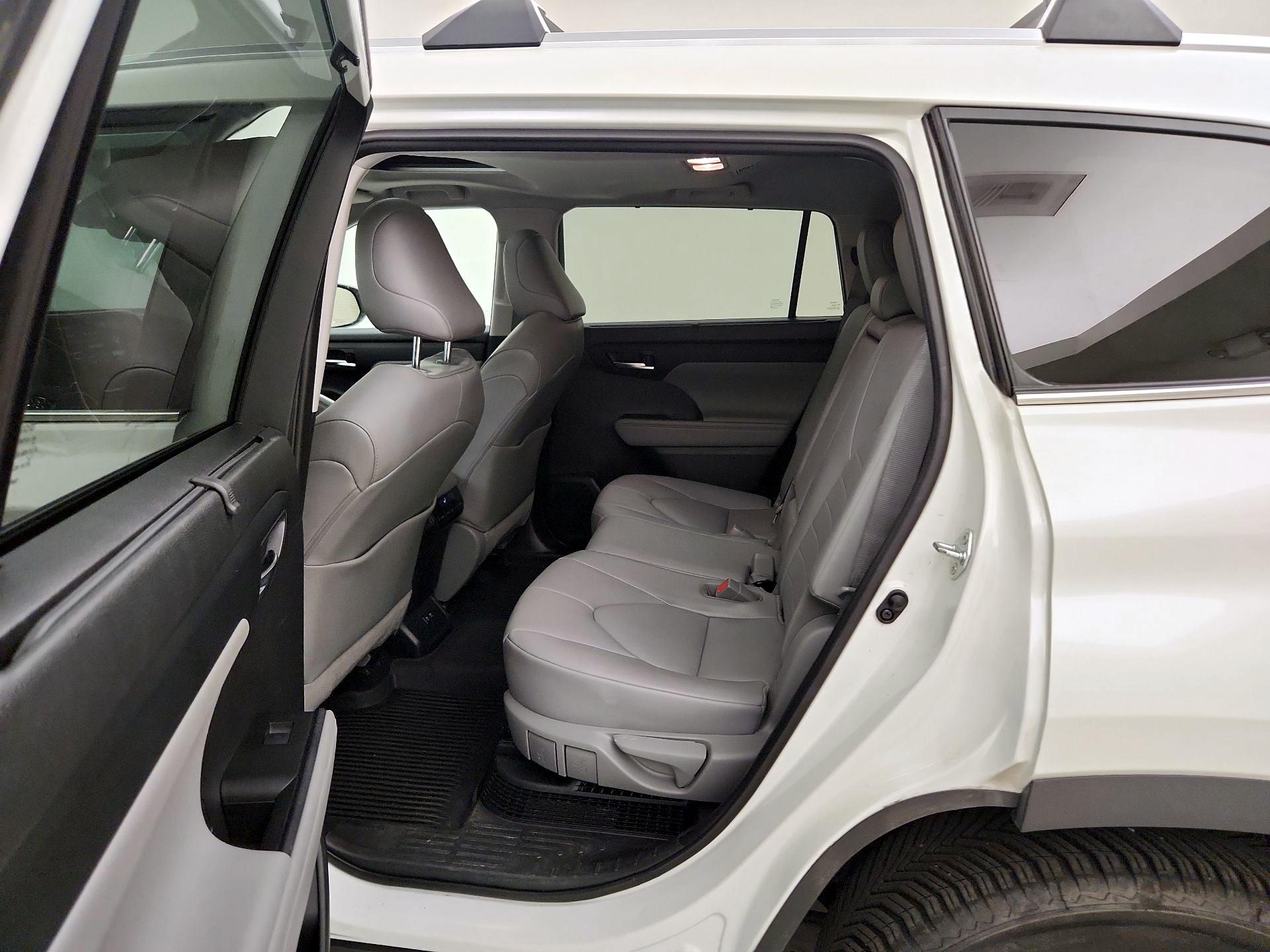 Thumbnail: 2021 Toyota Highlander - 20