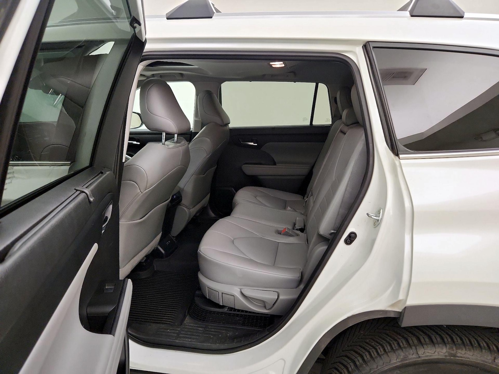 2021 Toyota Highlander XLE - Photo 21