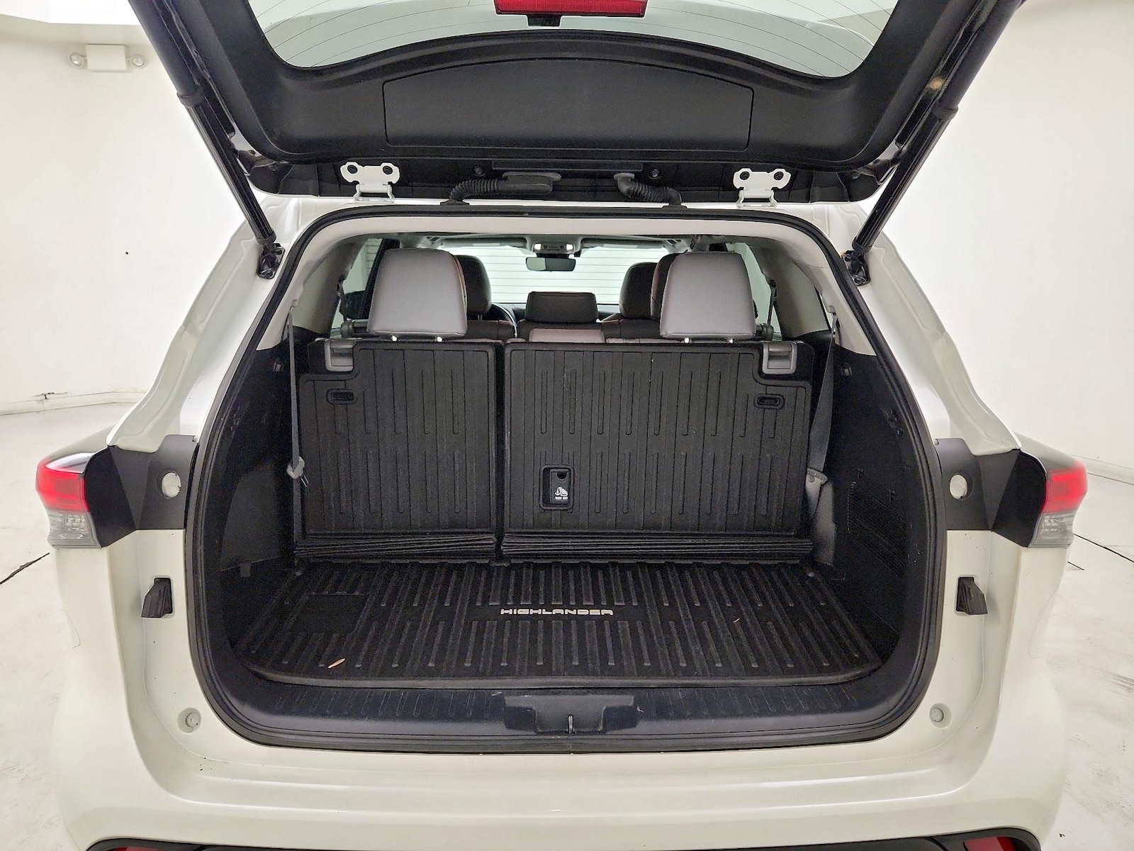 2021 Toyota Highlander XLE - Photo 23