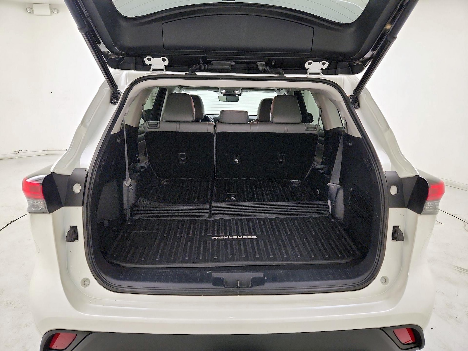 2021 Toyota Highlander XLE - Photo 24