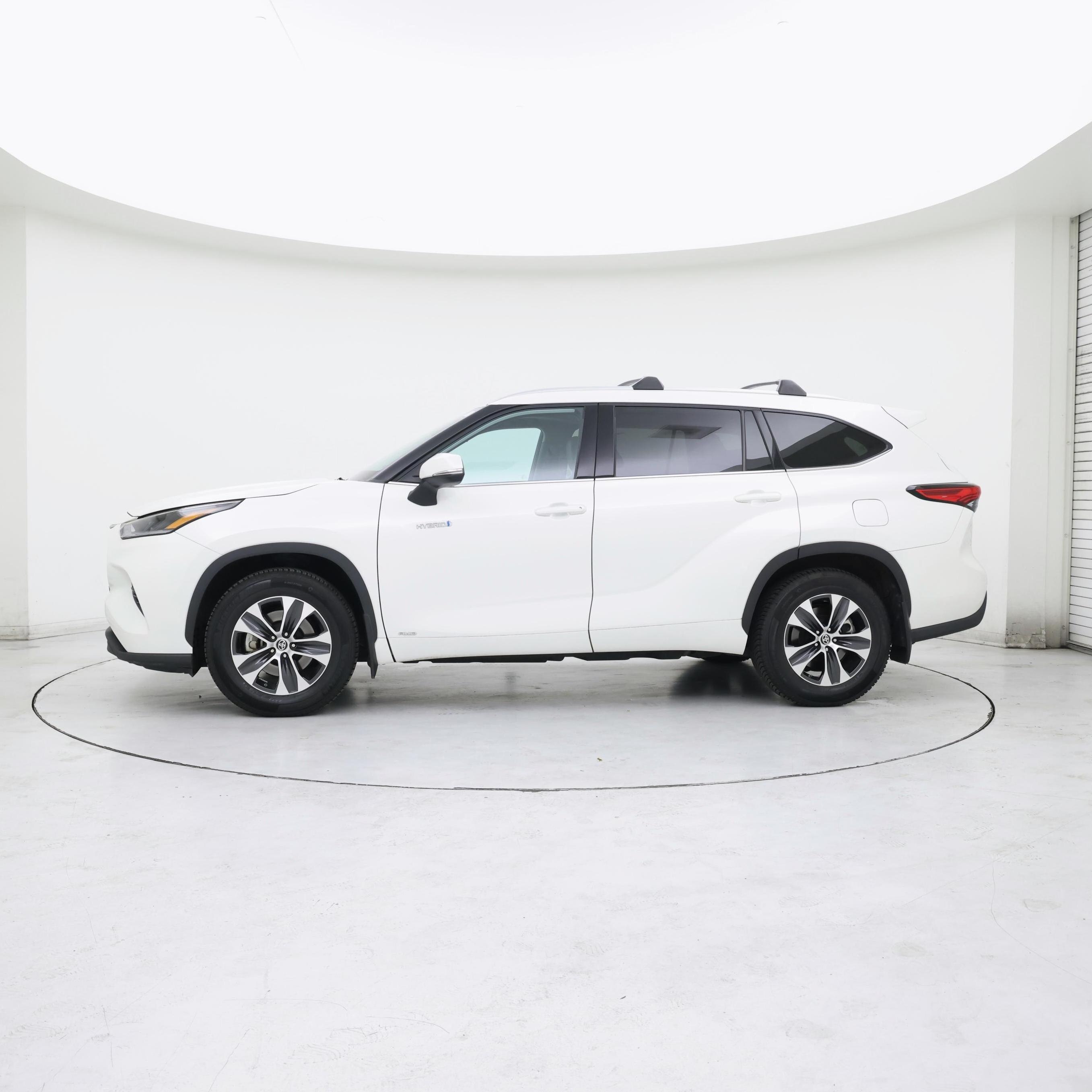 Thumbnail: 2021 Toyota Highlander - 3