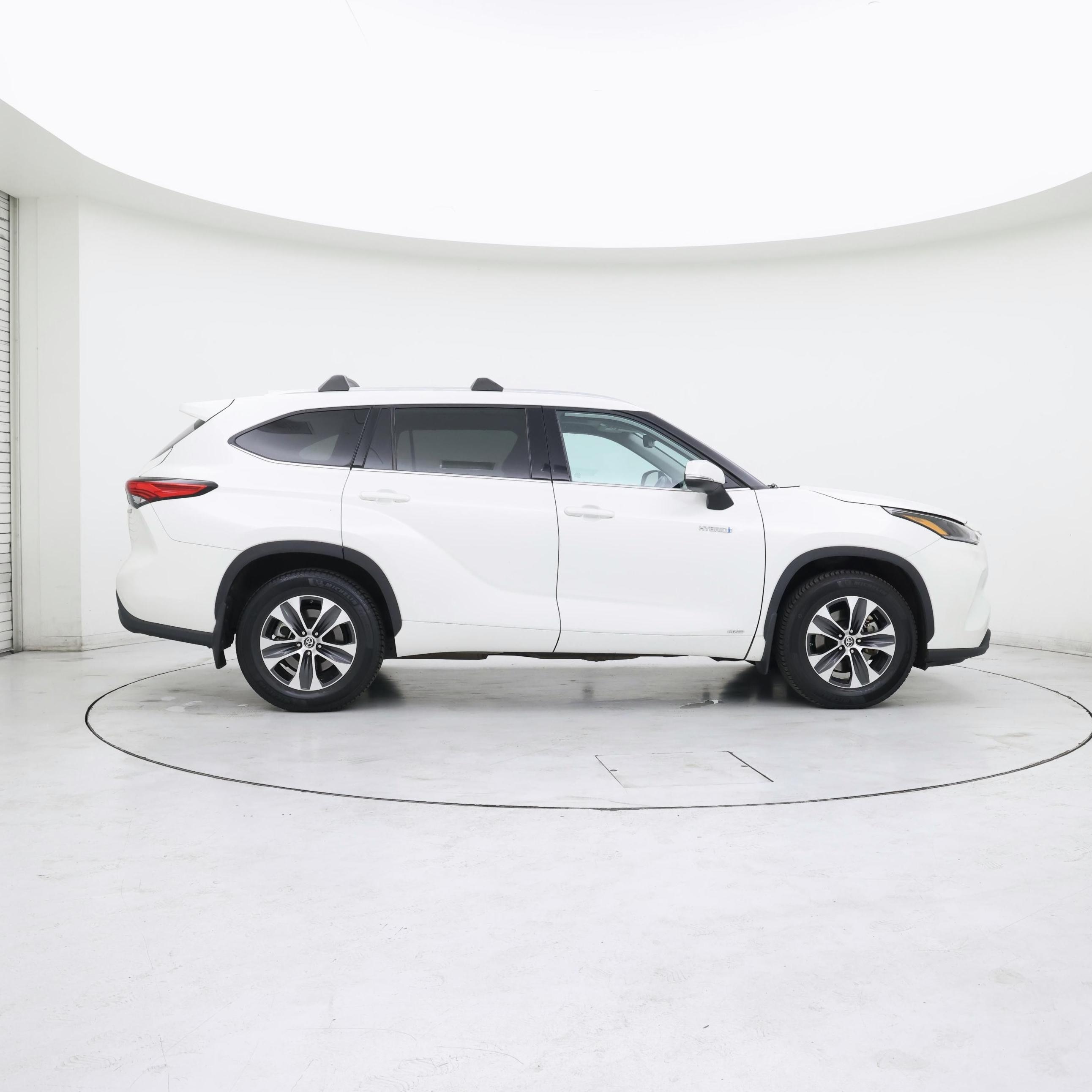 Thumbnail: 2021 Toyota Highlander - 7