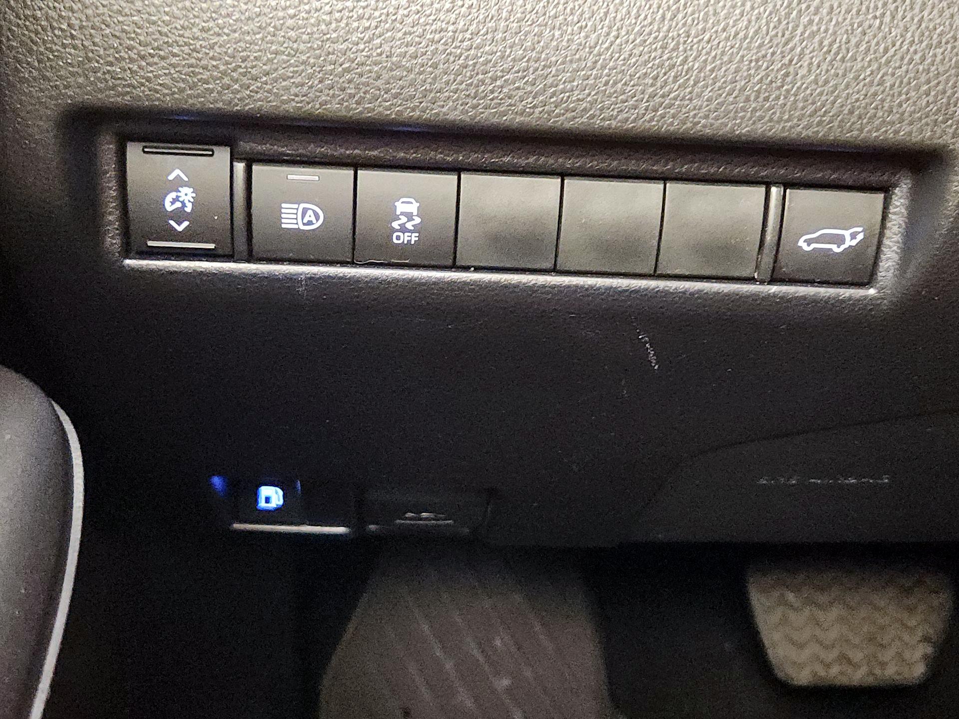 Thumbnail: 2021 Toyota Venza - 13