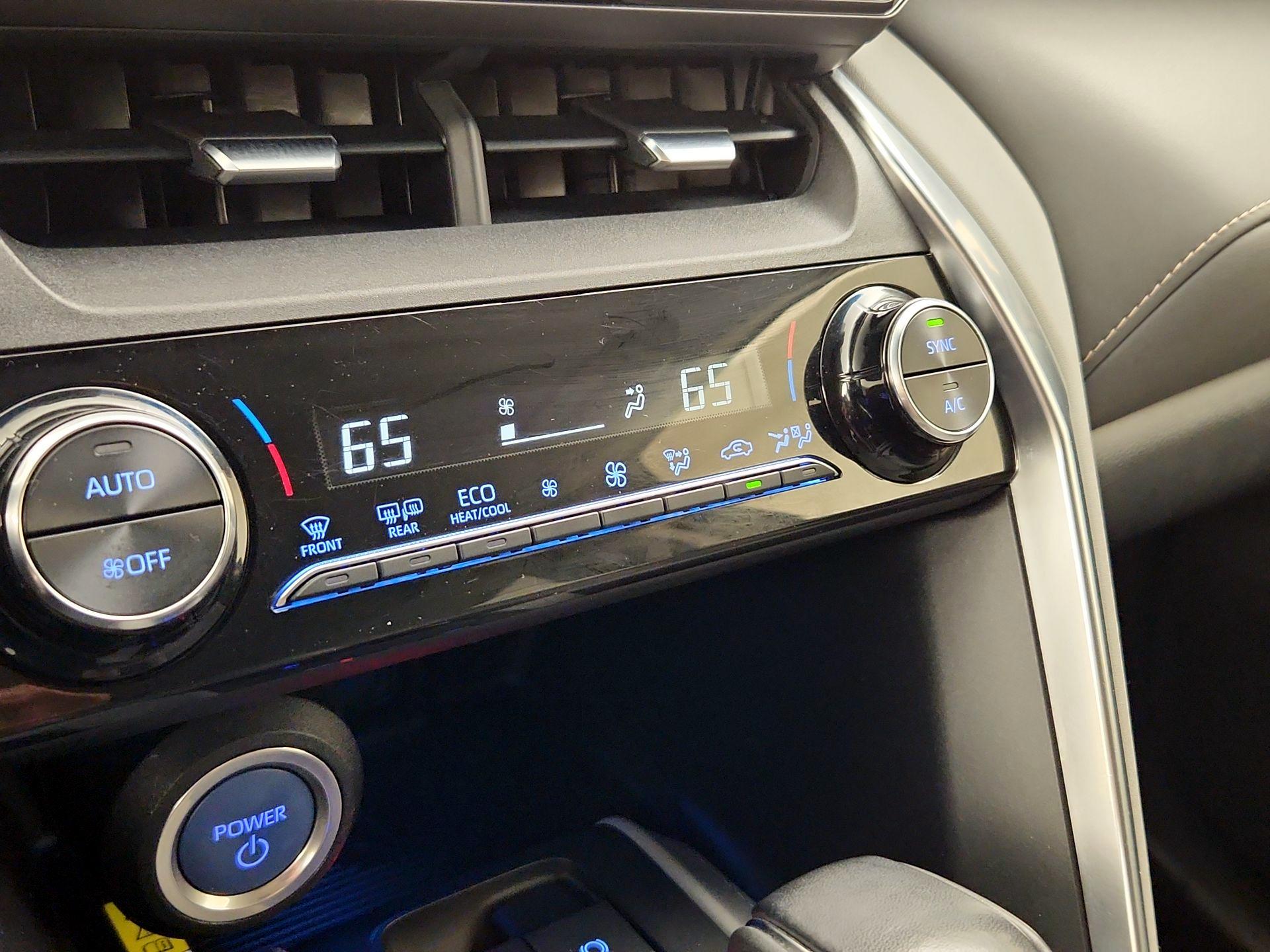 Thumbnail: 2021 Toyota Venza - 16