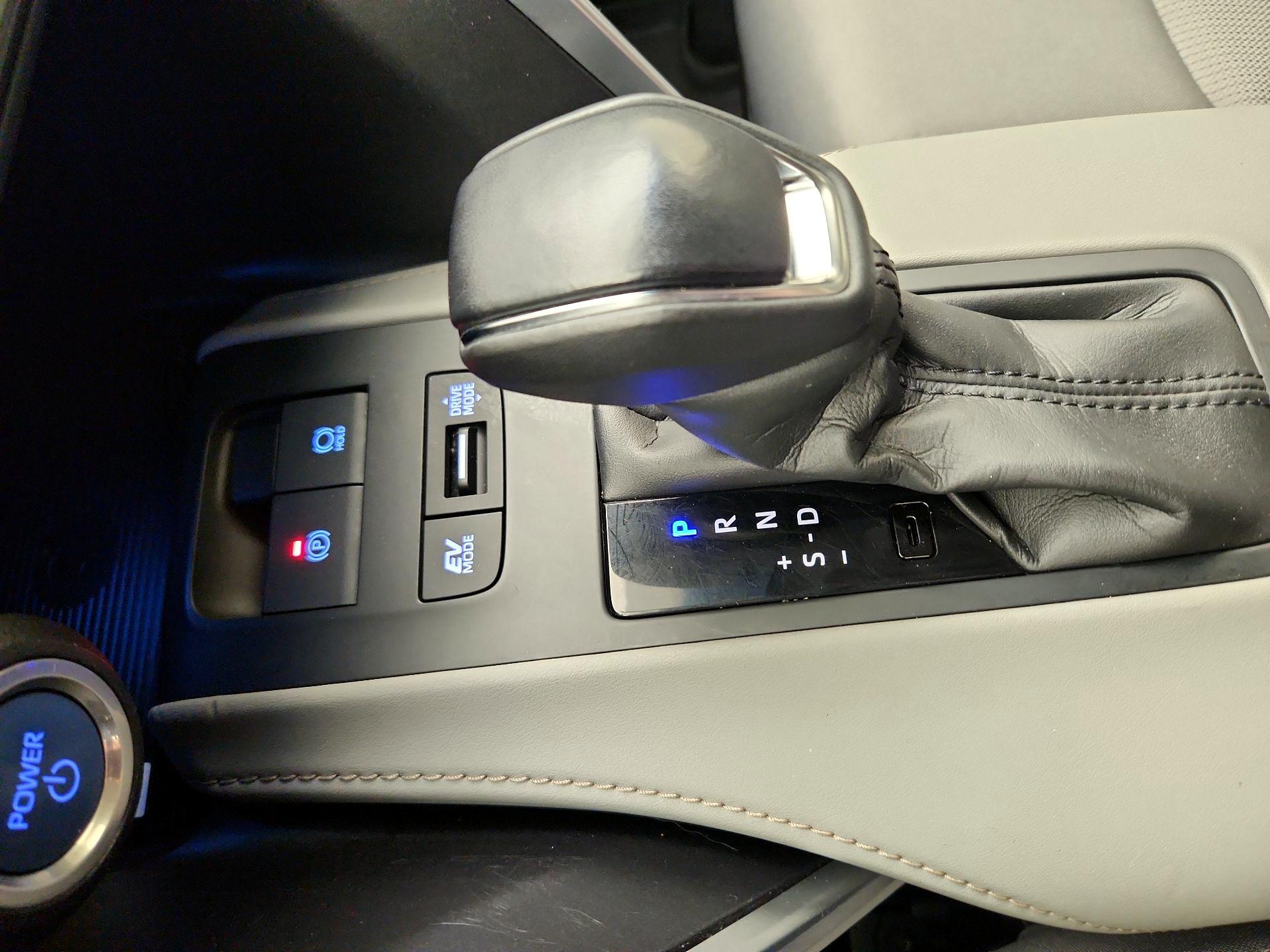 Thumbnail: 2021 Toyota Venza - 17