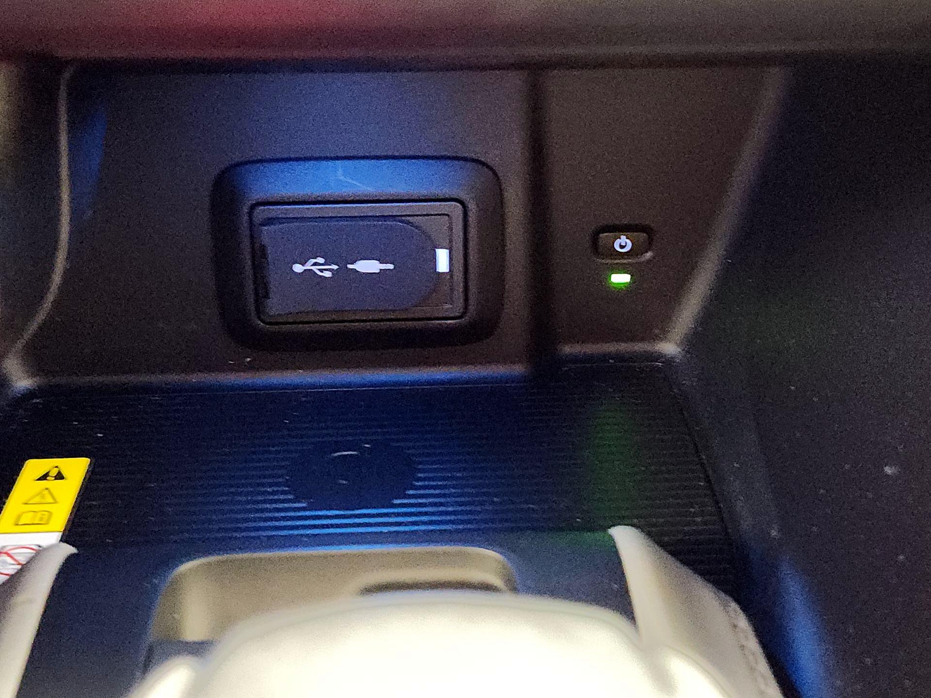 Thumbnail: 2021 Toyota Venza - 18