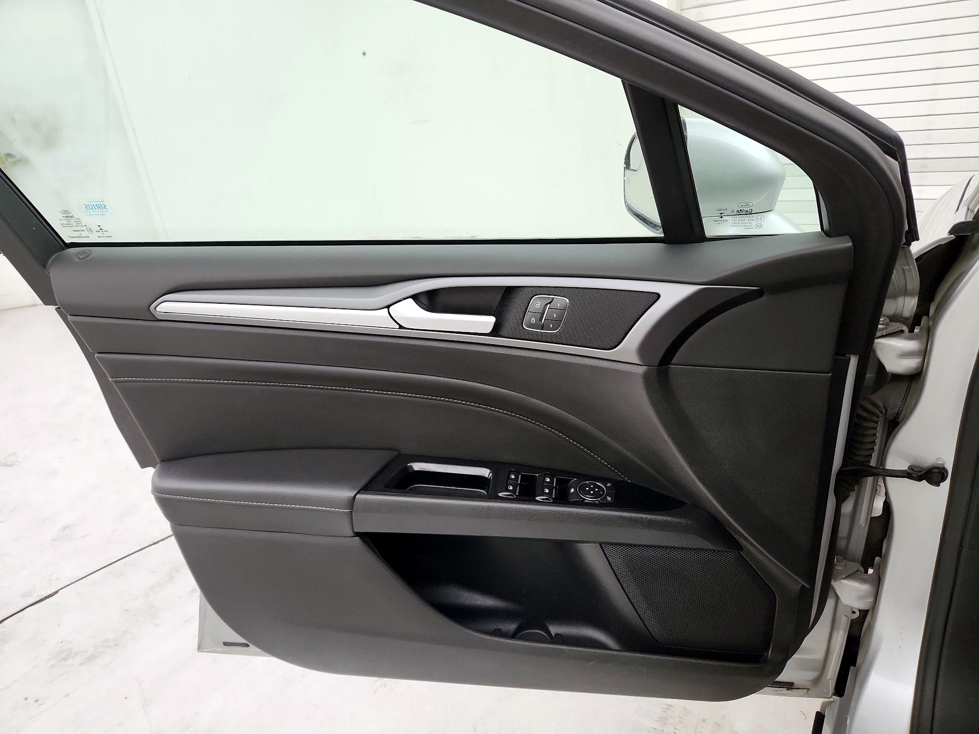 Thumbnail: 2016 Ford Fusion - 12