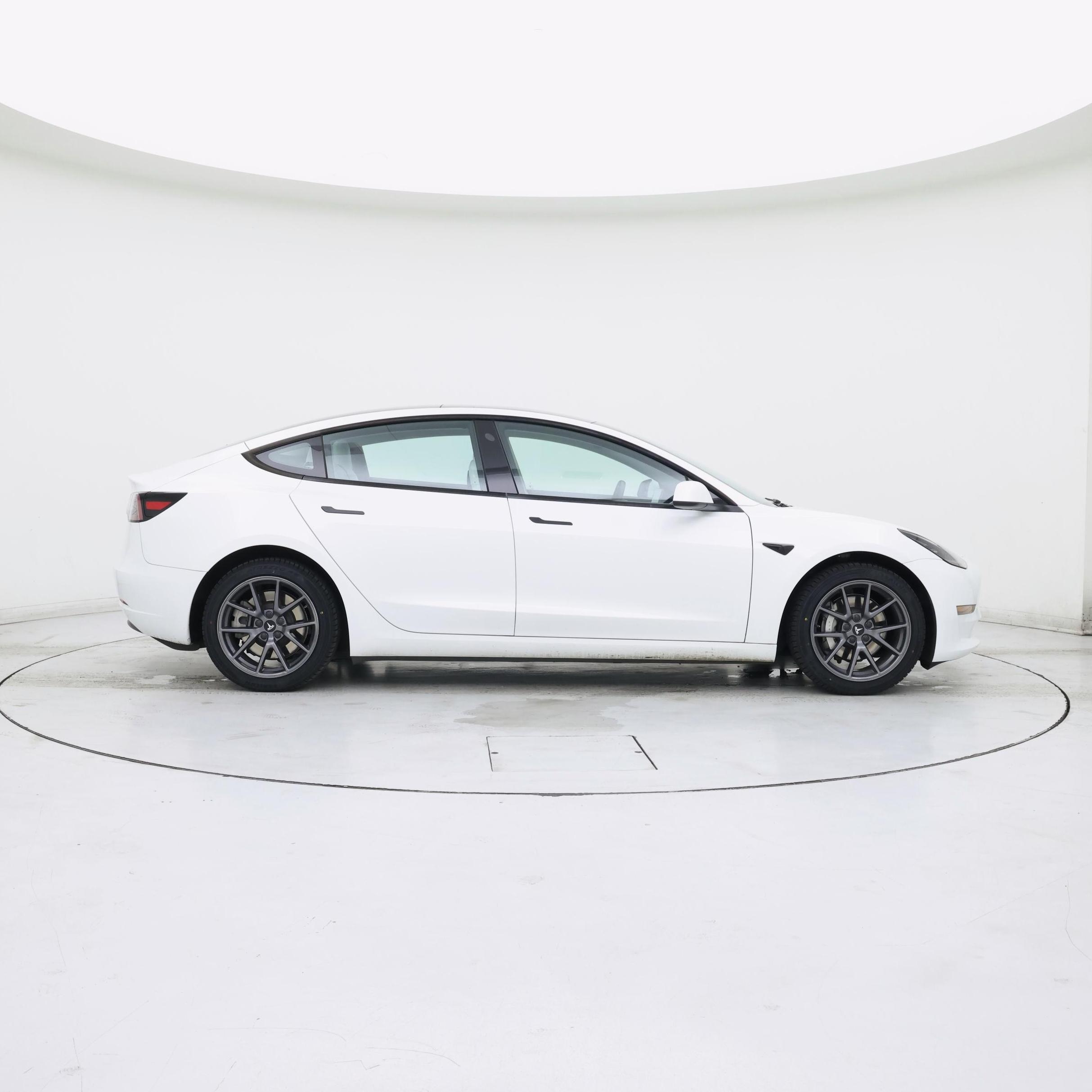 Thumbnail: 2023 Tesla Model 3 - 7