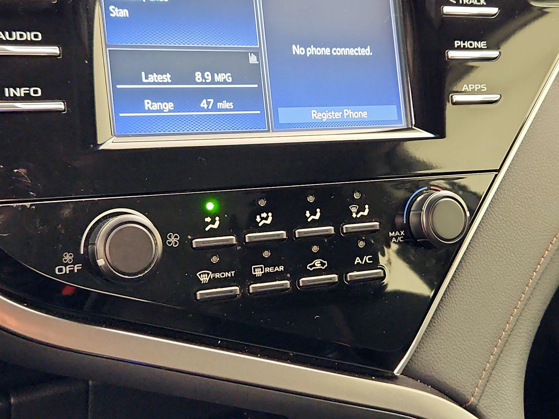 Thumbnail: 2018 Toyota Camry - 16