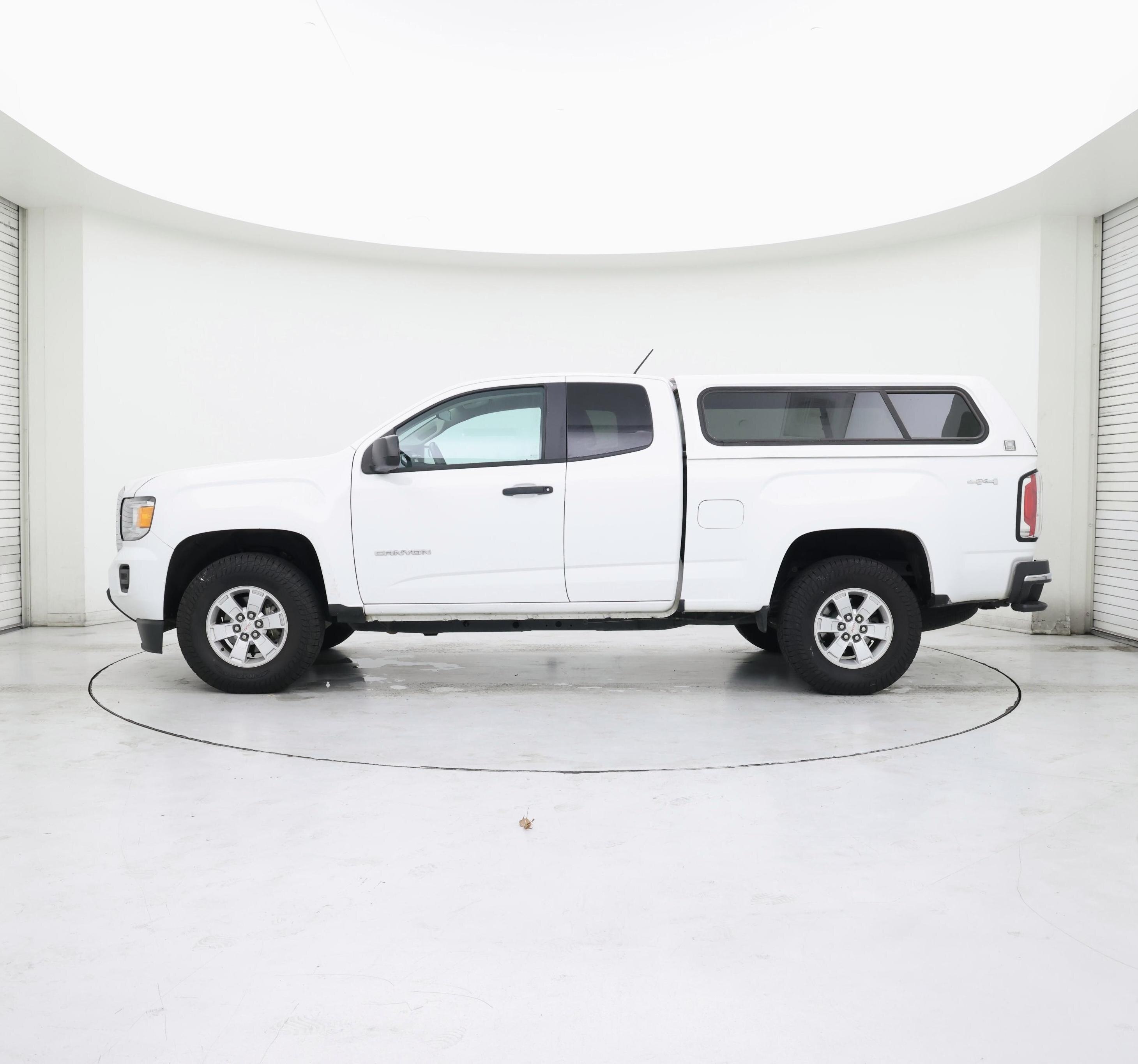 Thumbnail: 2018 GMC Canyon - 3