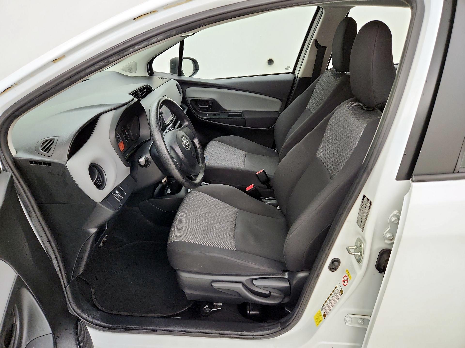 Thumbnail: 2015 Toyota Yaris - 11