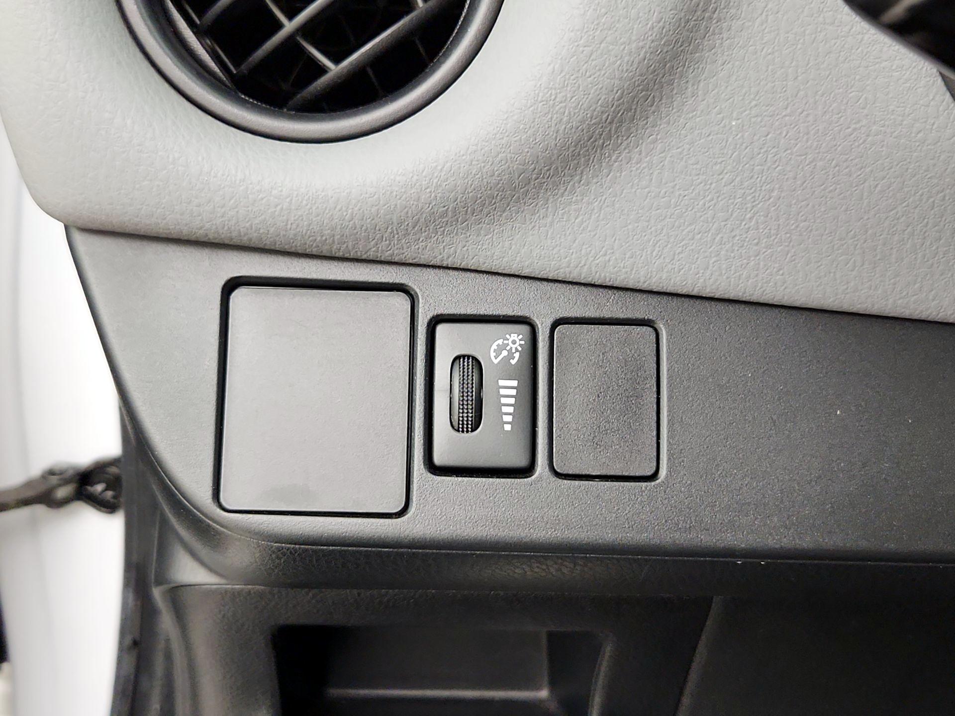 Thumbnail: 2015 Toyota Yaris - 13