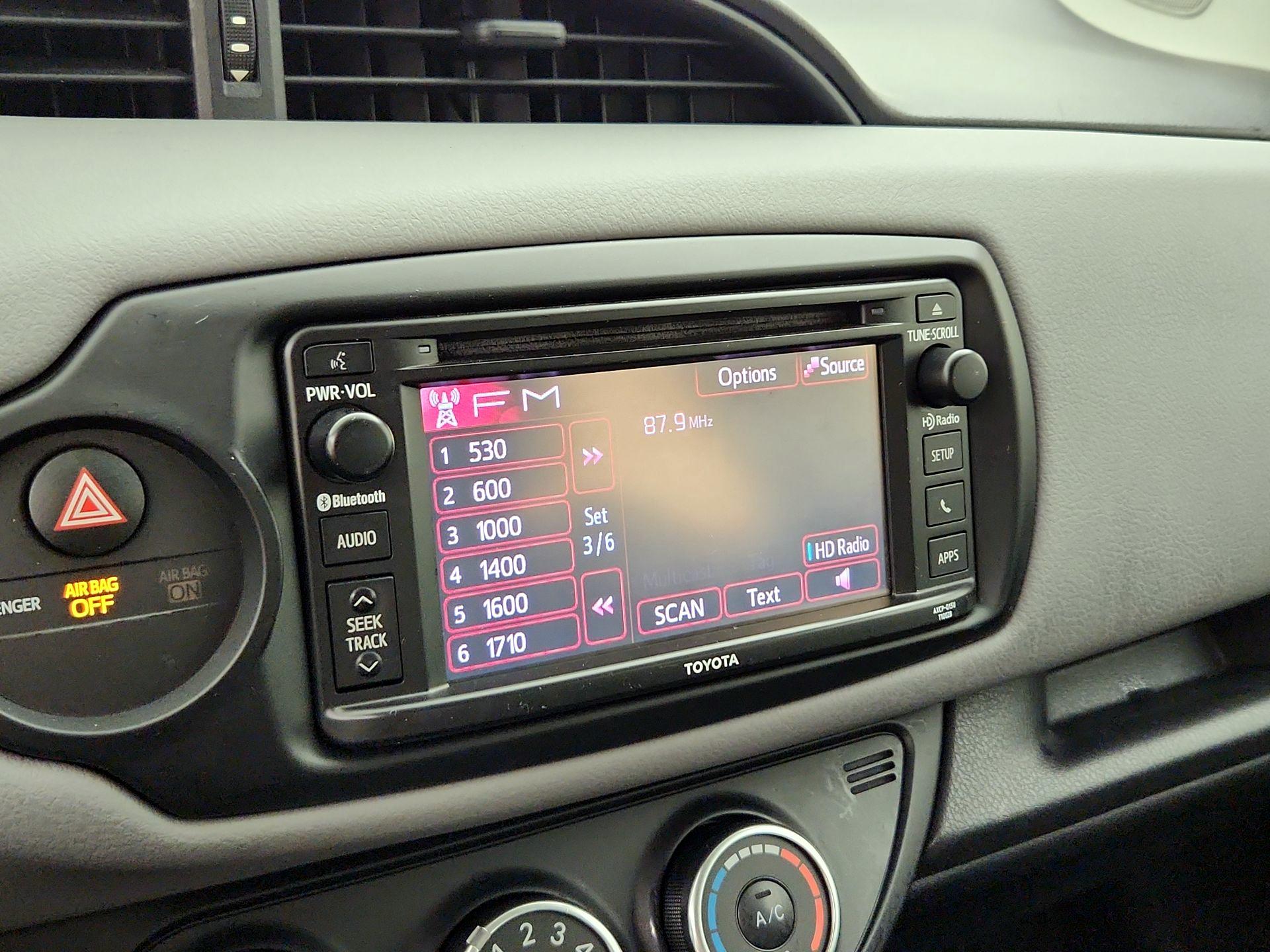 Thumbnail: 2015 Toyota Yaris - 14